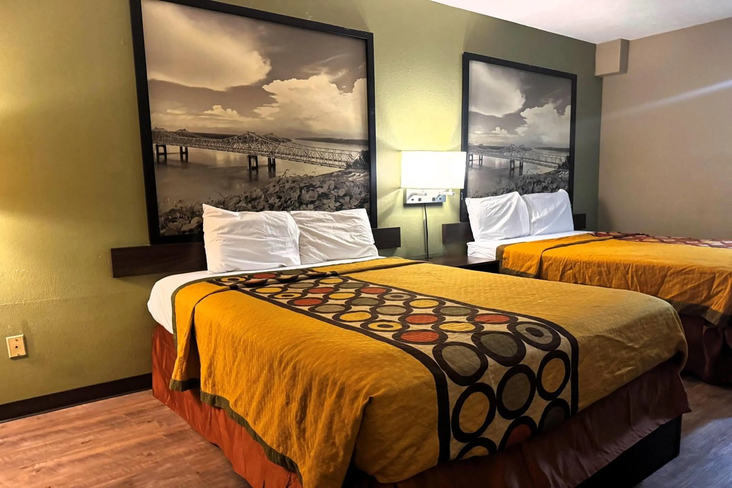 Photo of the whole room, Bed in Super 8 by Wyndham Jackson Ridgeland