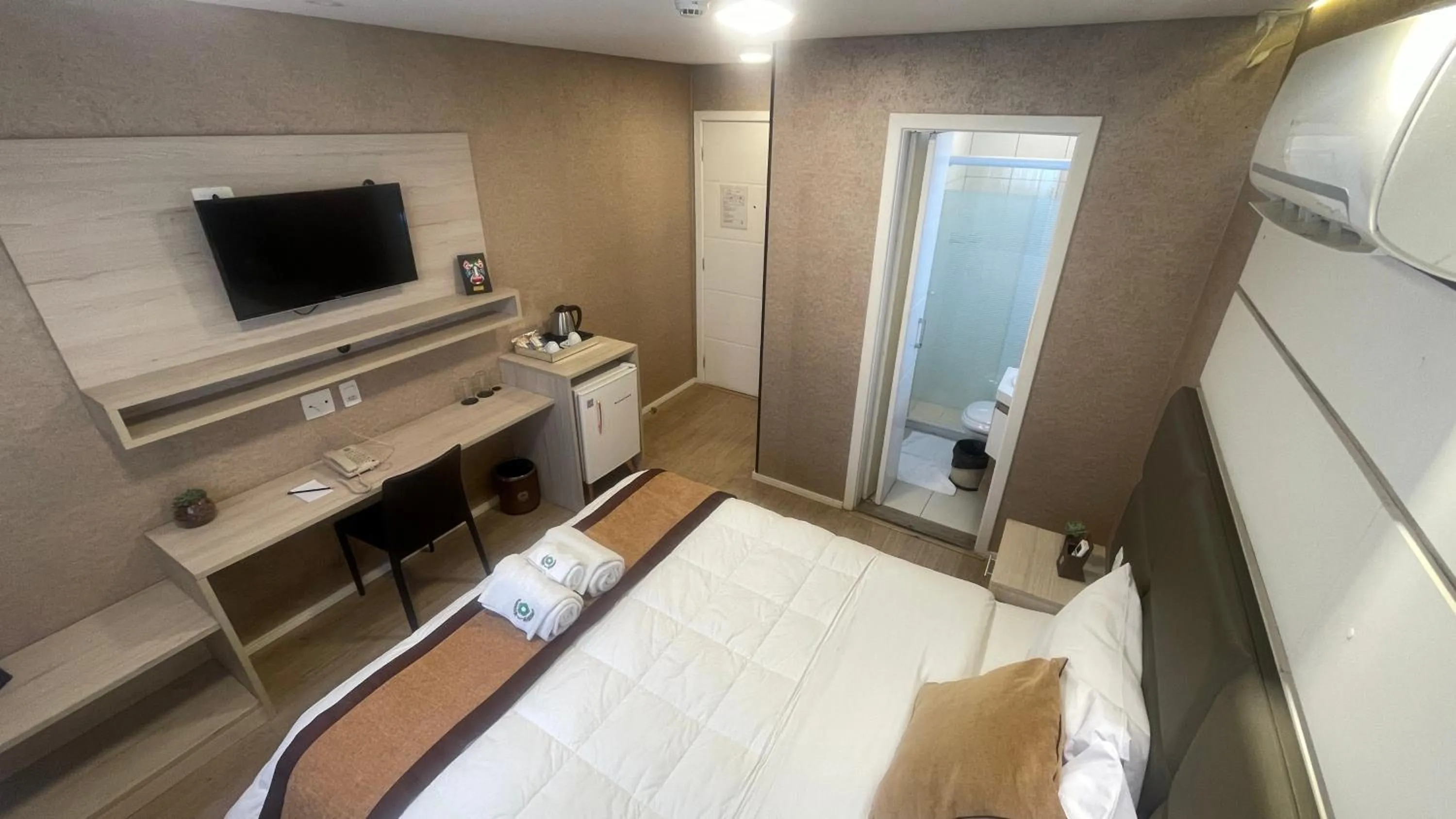 Bedroom, Bed in Hotel Global Grupos