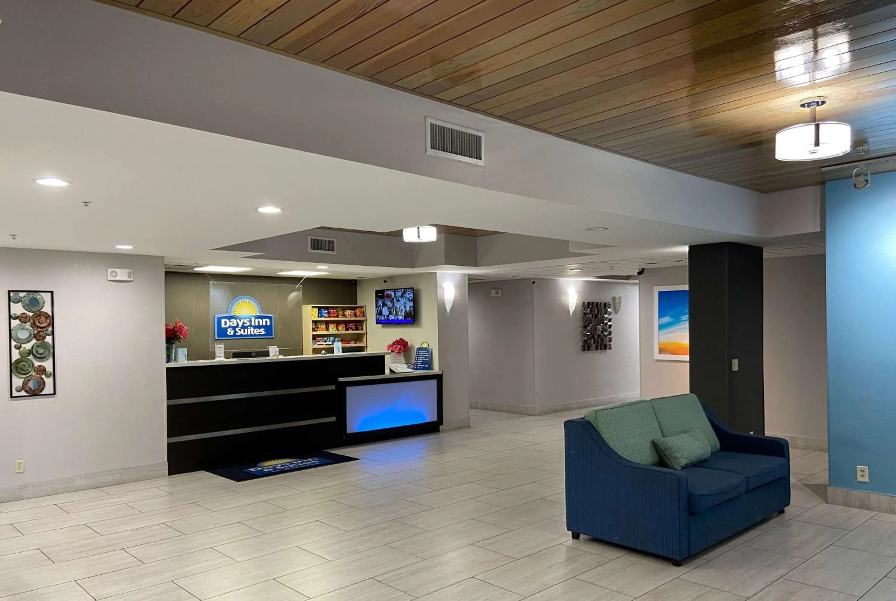 Lobby or reception in Days Inn & Suites by Wyndham Ridgeland