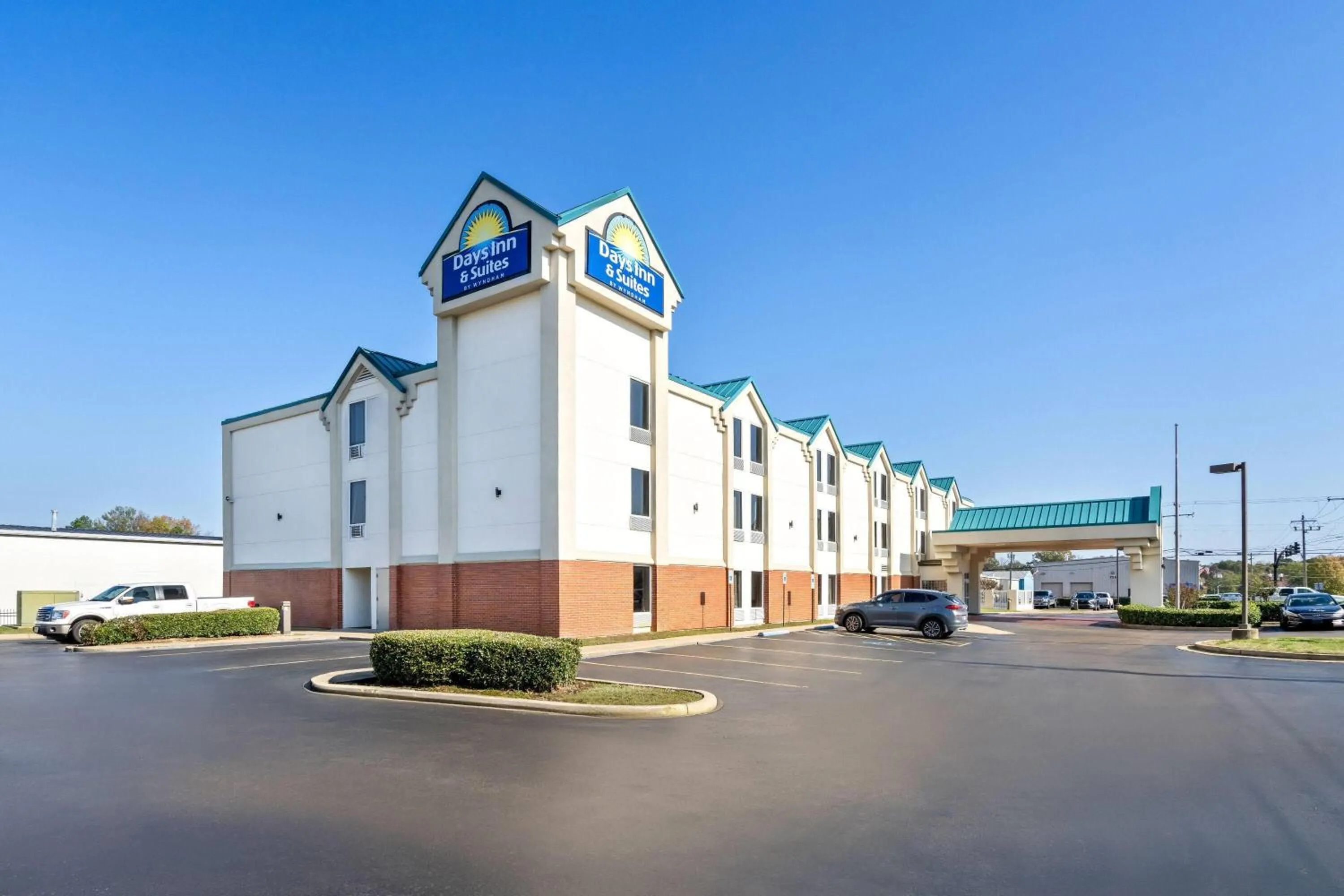 Property building in Days Inn & Suites by Wyndham Ridgeland