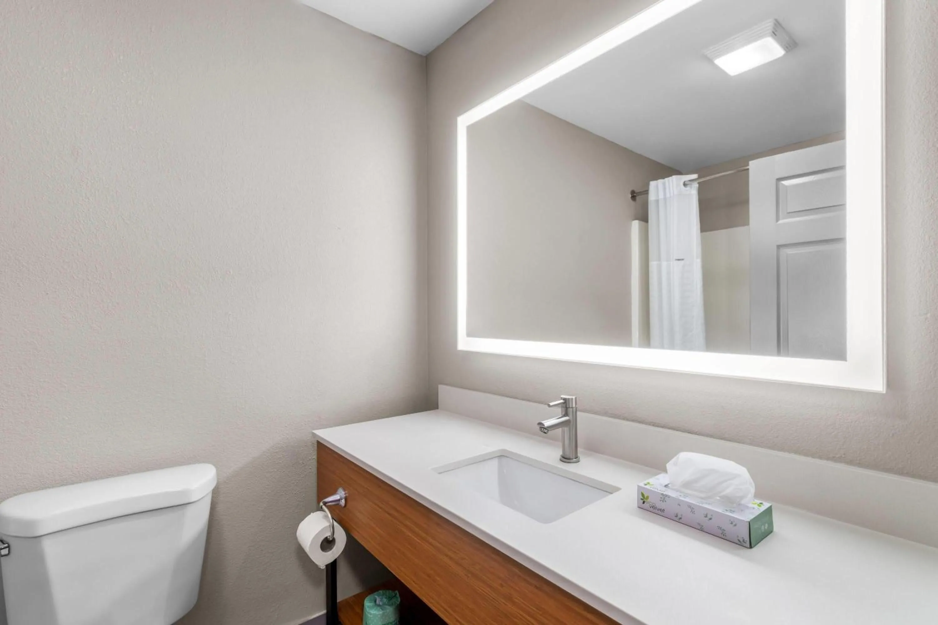 Bathroom in Days Inn & Suites by Wyndham Ridgeland