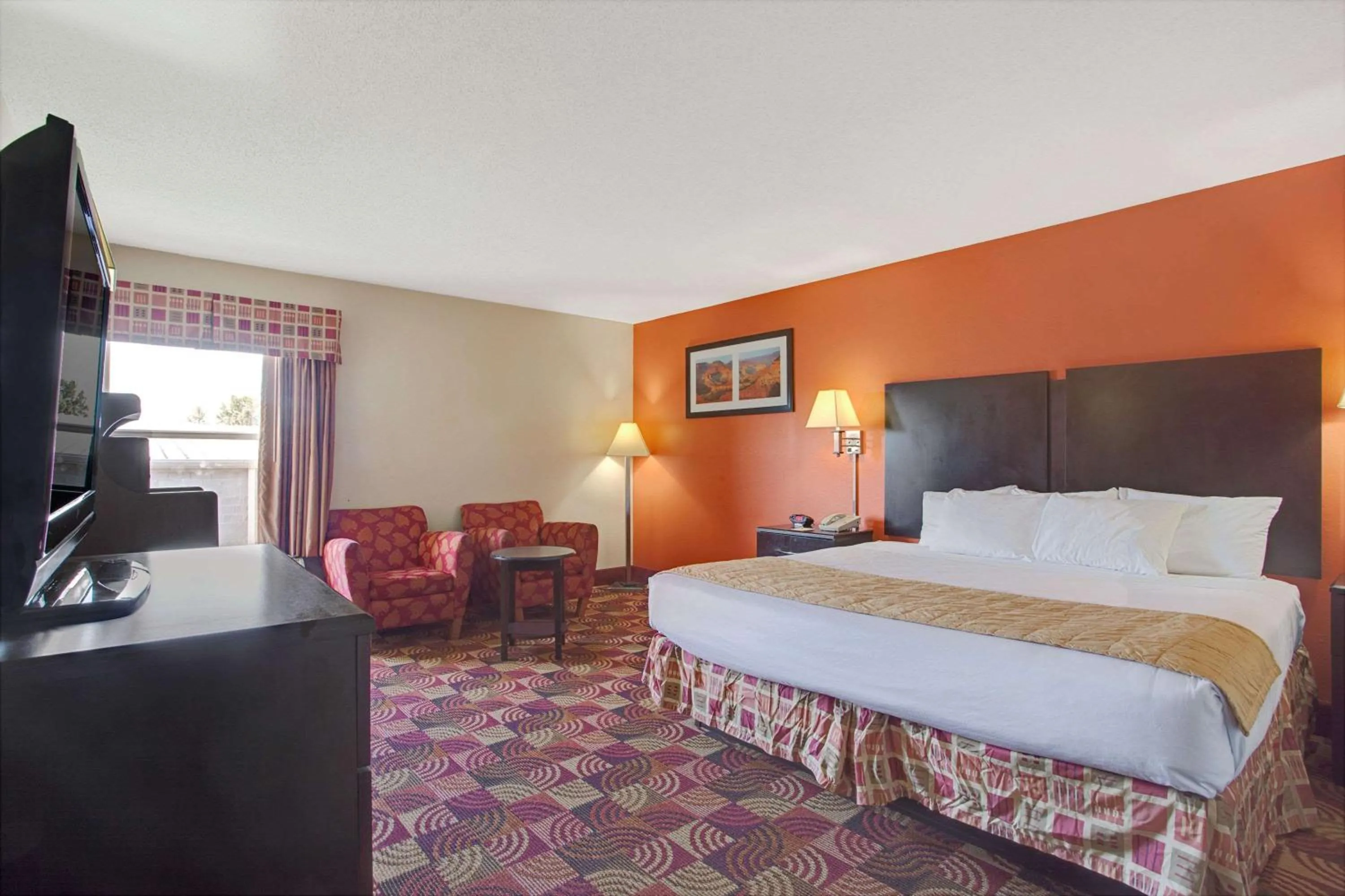 Photo of the whole room, Bed in Days Inn & Suites by Wyndham Ridgeland