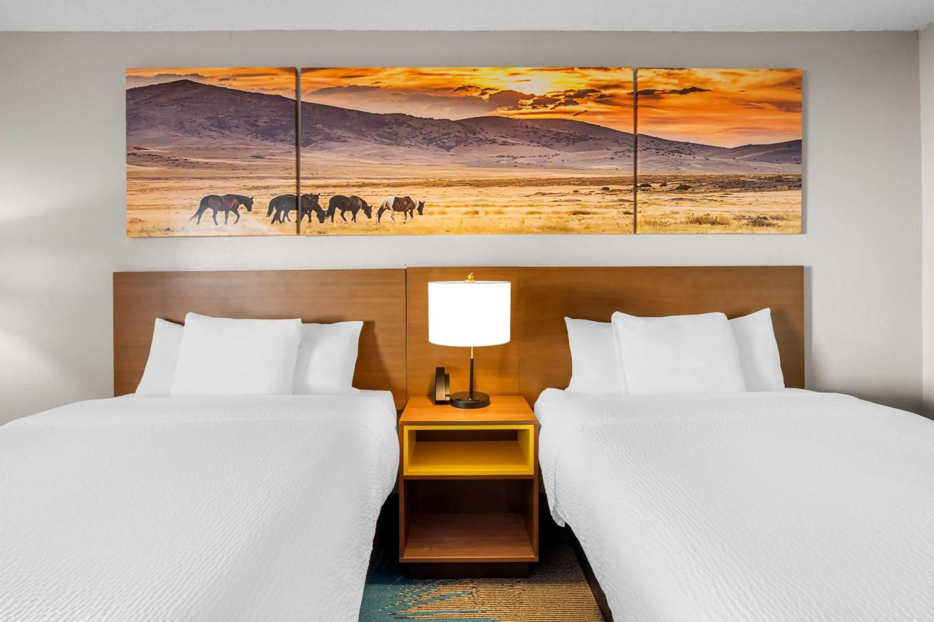 Bed in Days Inn & Suites by Wyndham Ridgeland