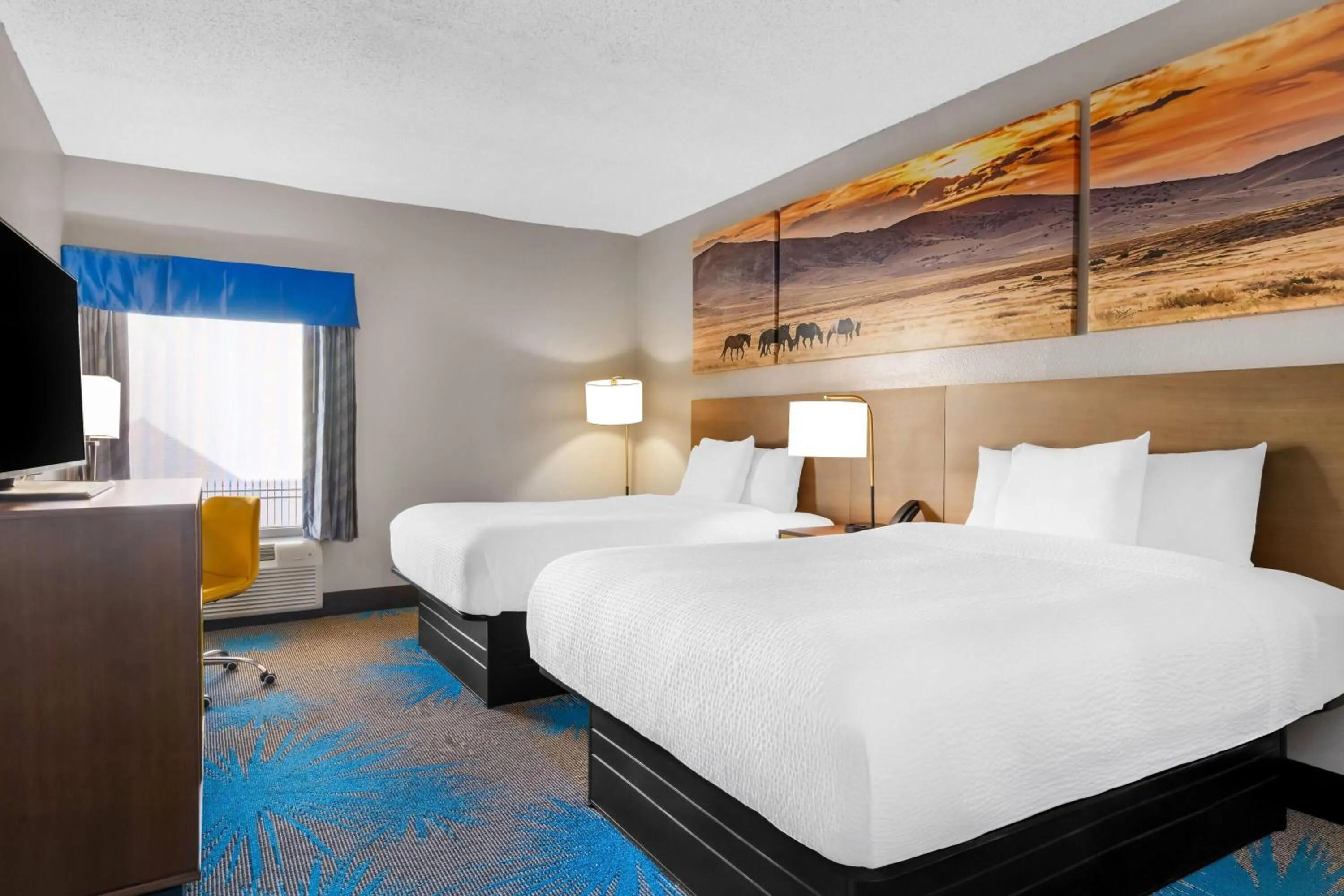 Bed in Days Inn & Suites by Wyndham Ridgeland