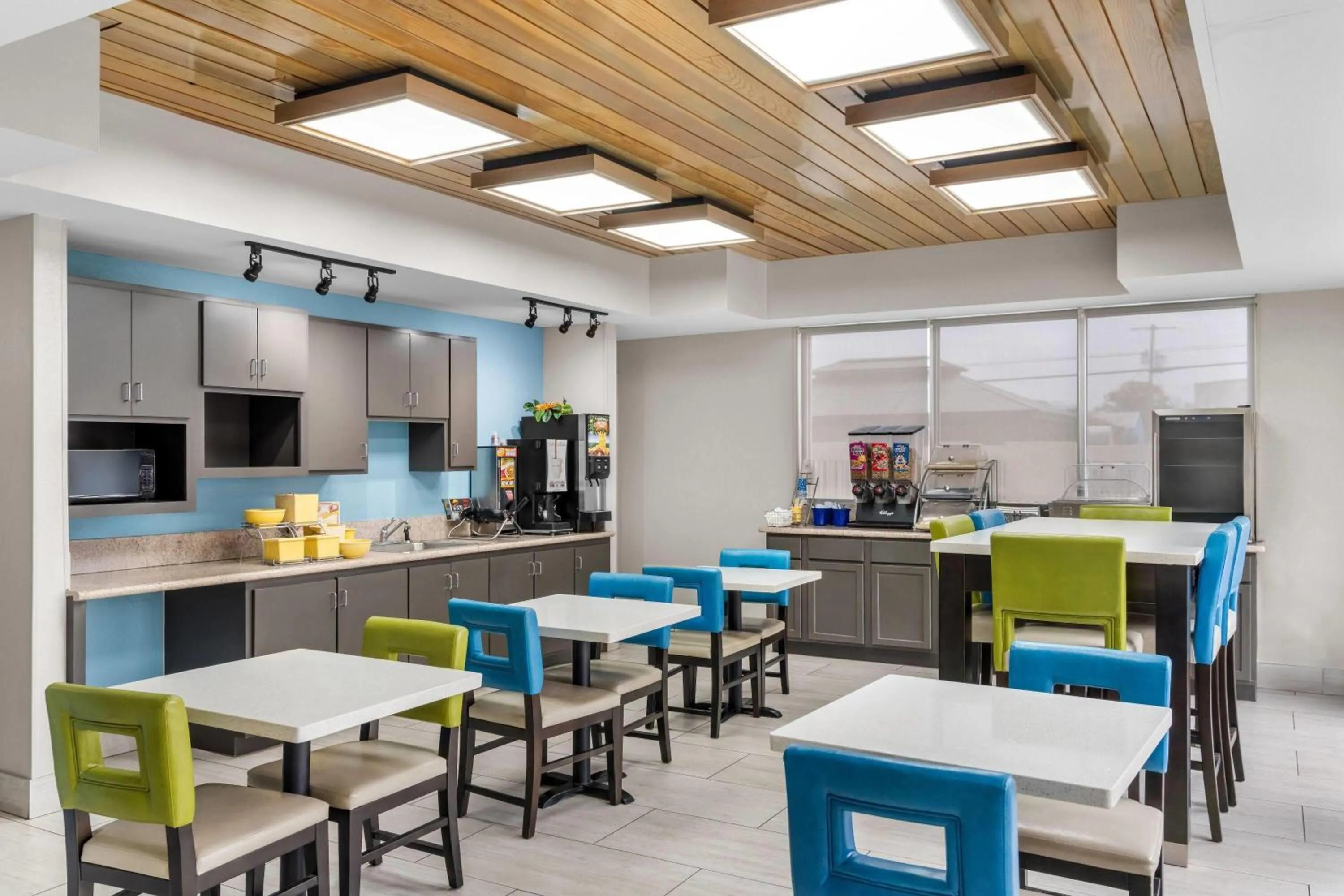 Restaurant/places to eat in Days Inn & Suites by Wyndham Ridgeland