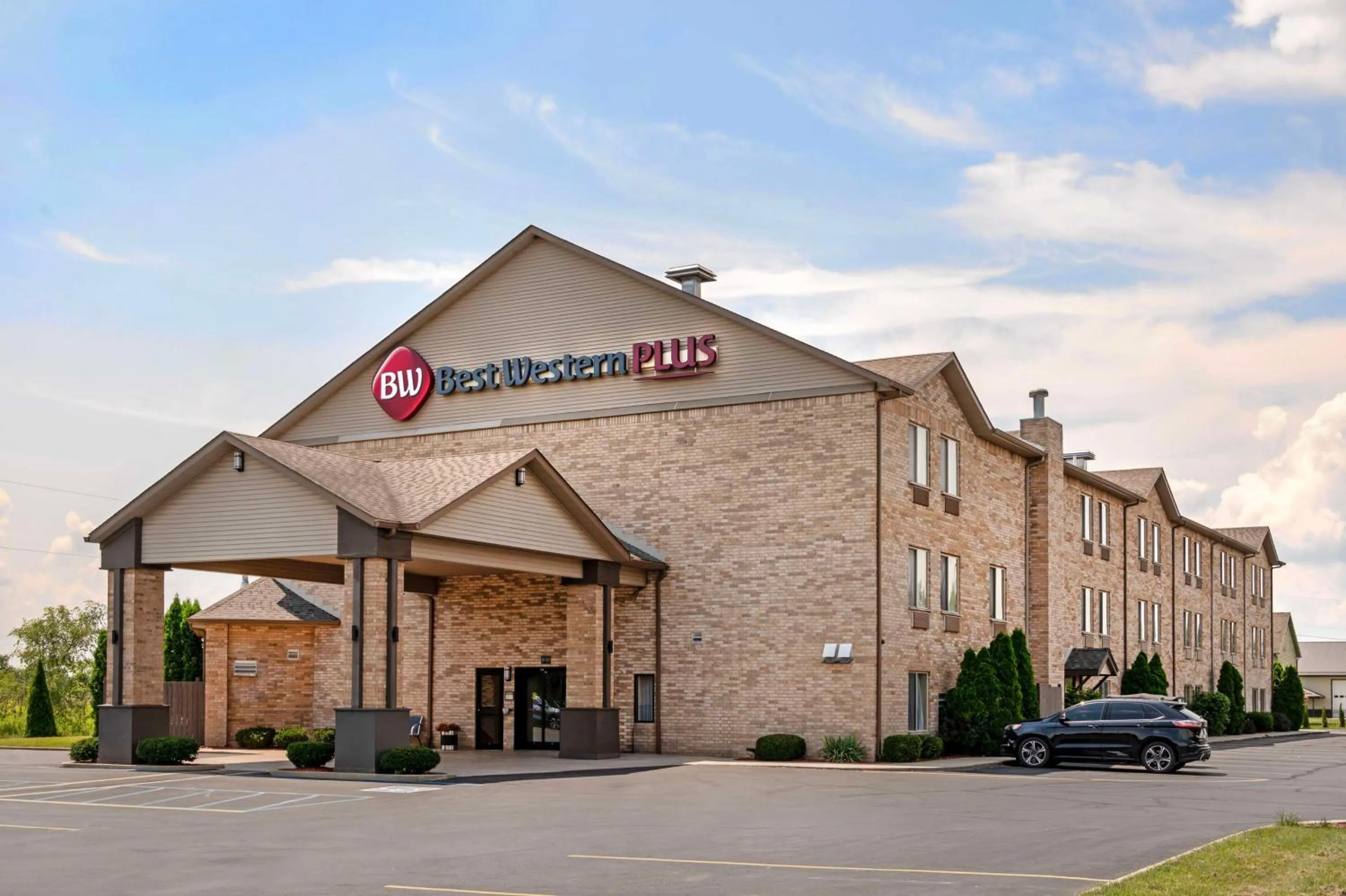 Property building in Best Western Plus Howe Inn