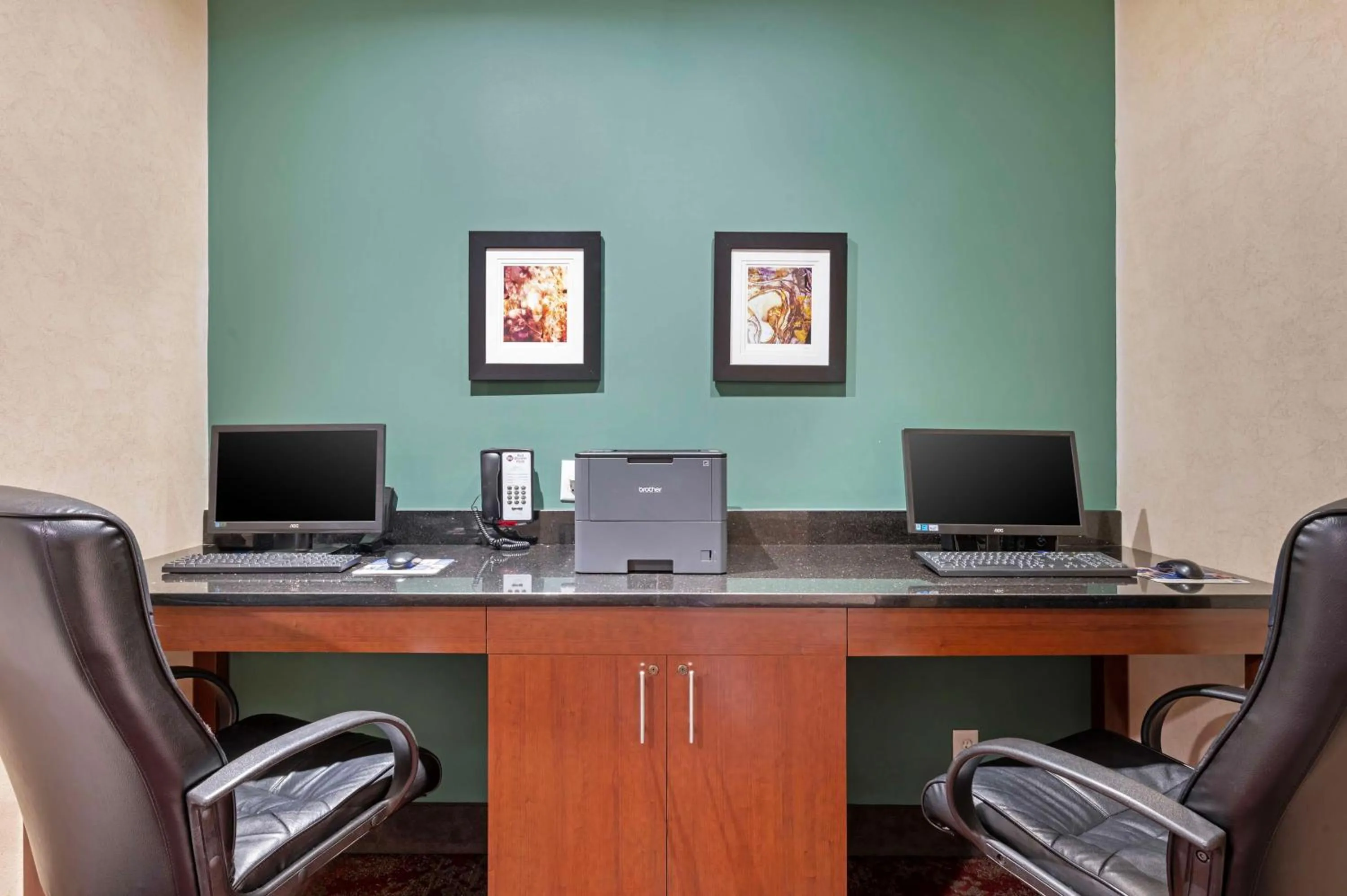 Business facilities in Best Western Plus Howe Inn