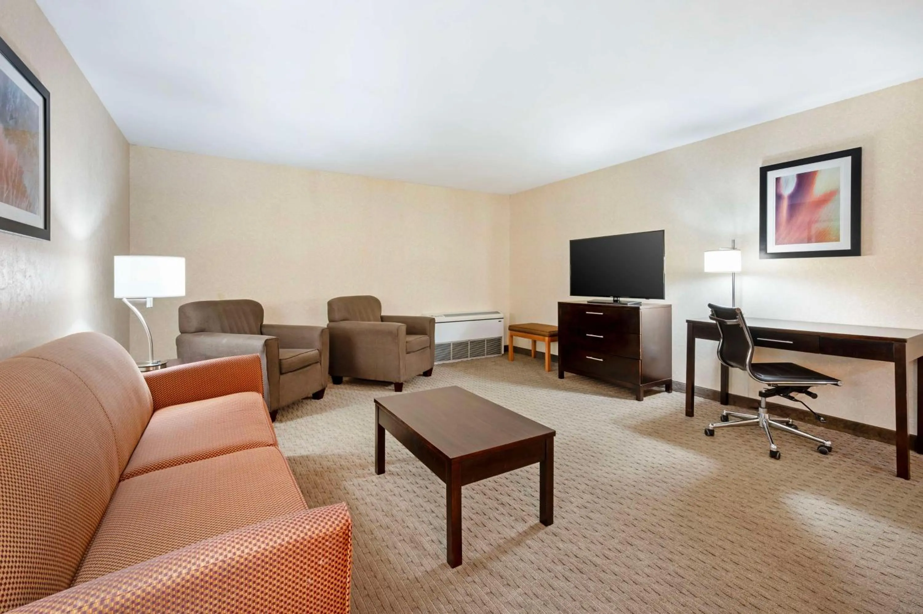 Bedroom in Best Western Plus Howe Inn