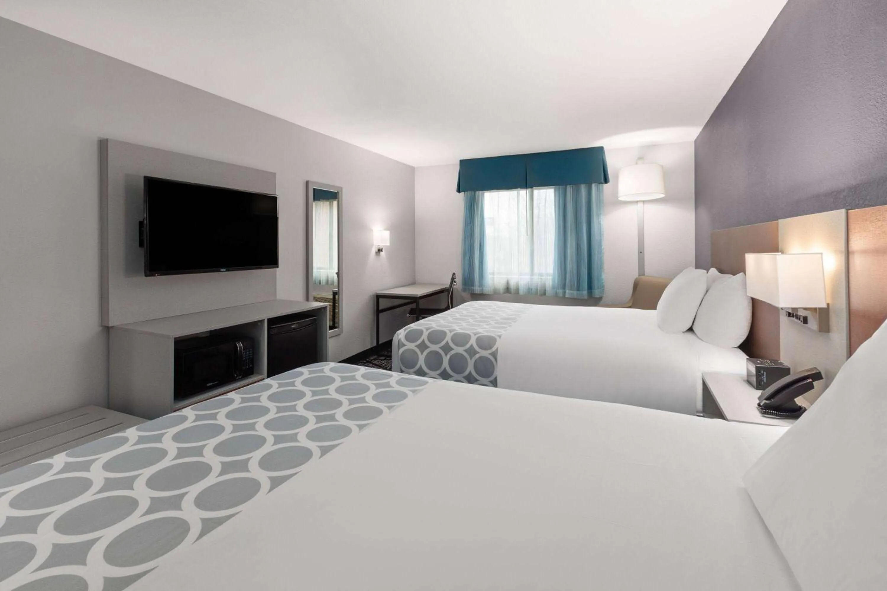 Photo of the whole room, Bed in Baymont by Wyndham Warrenton