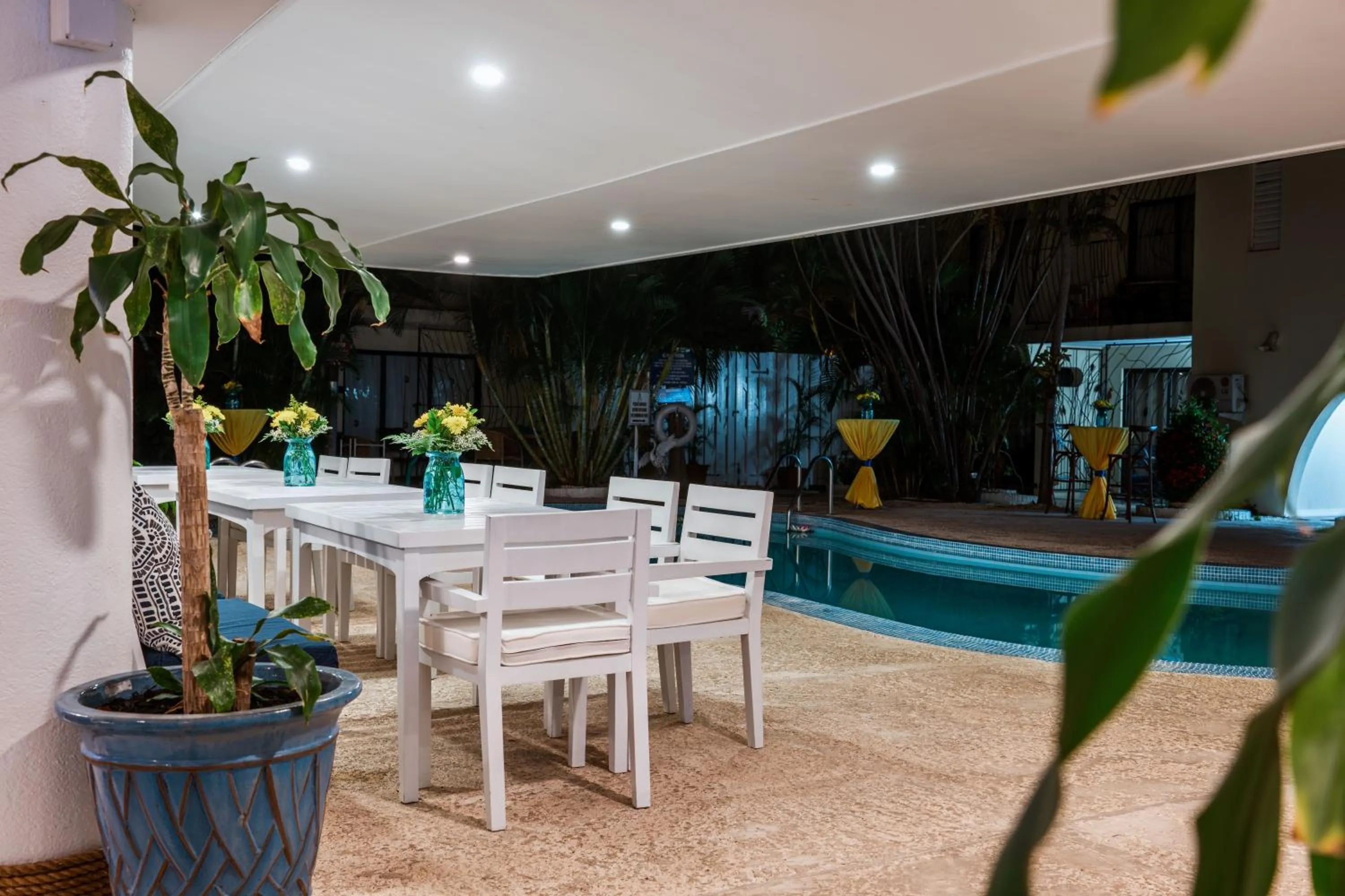 Restaurant/places to eat in Pirate's Inn