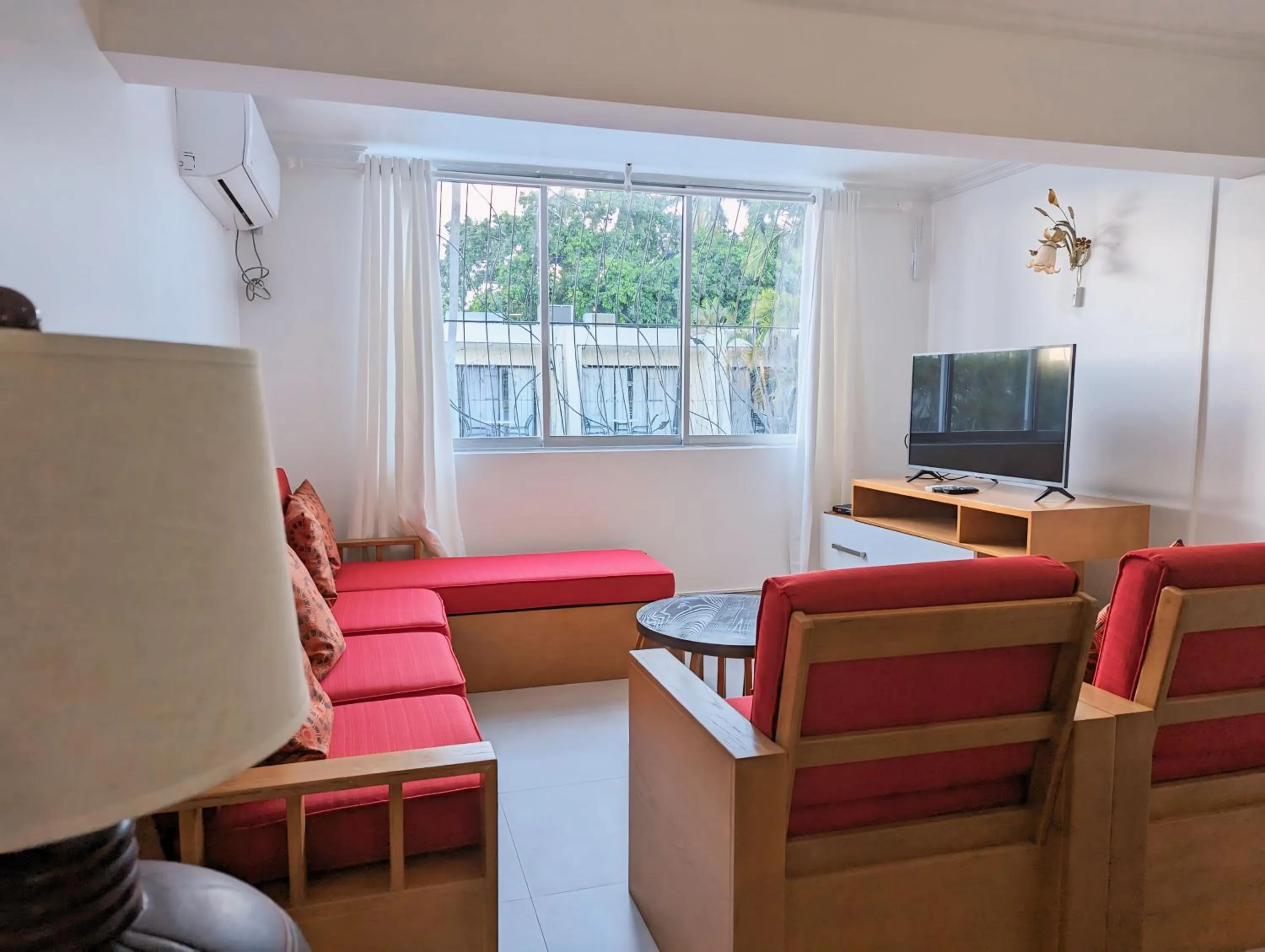 Living room in Pirate's Inn