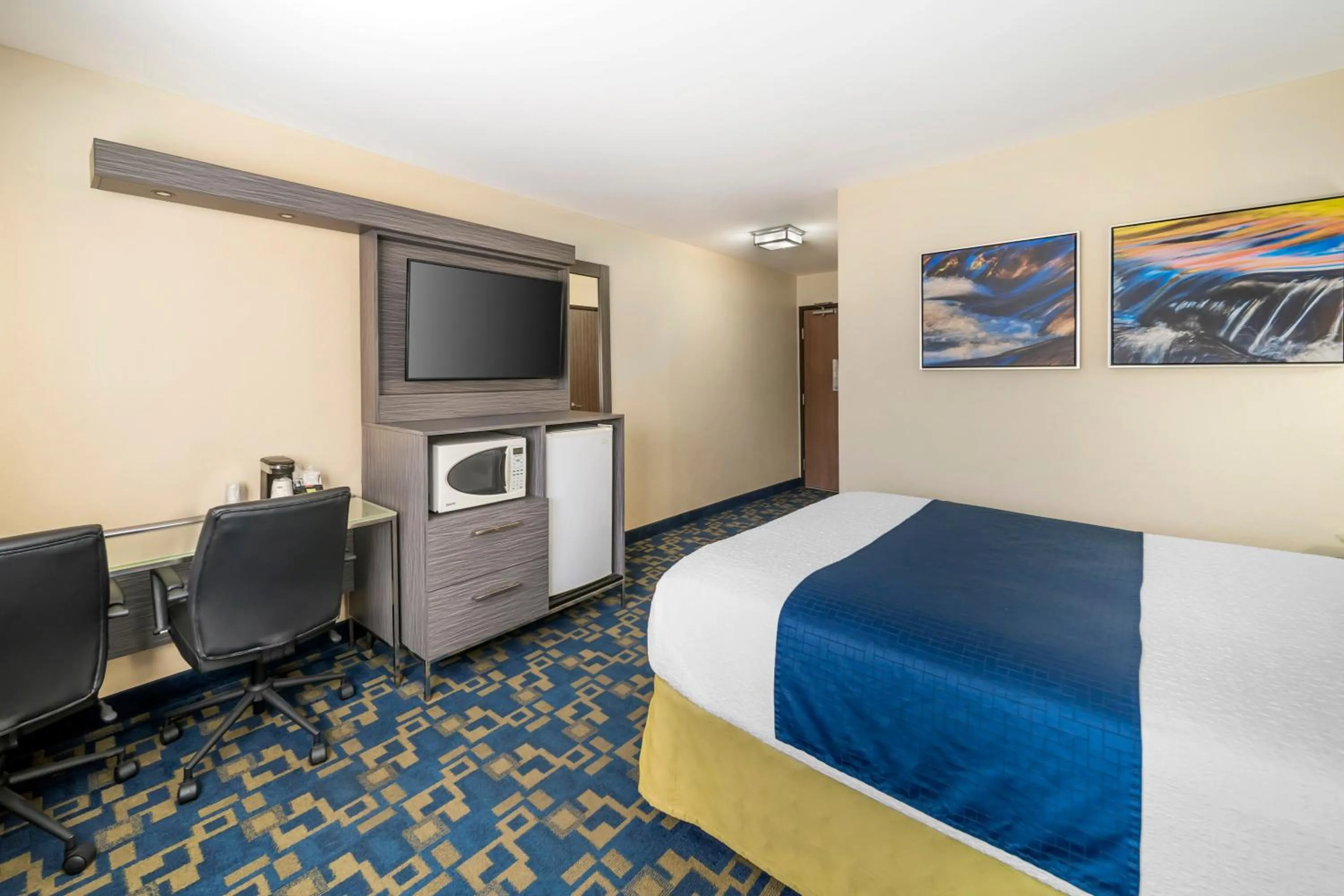 TV and multimedia, Bed in Best Western Antelope Inn & Suites