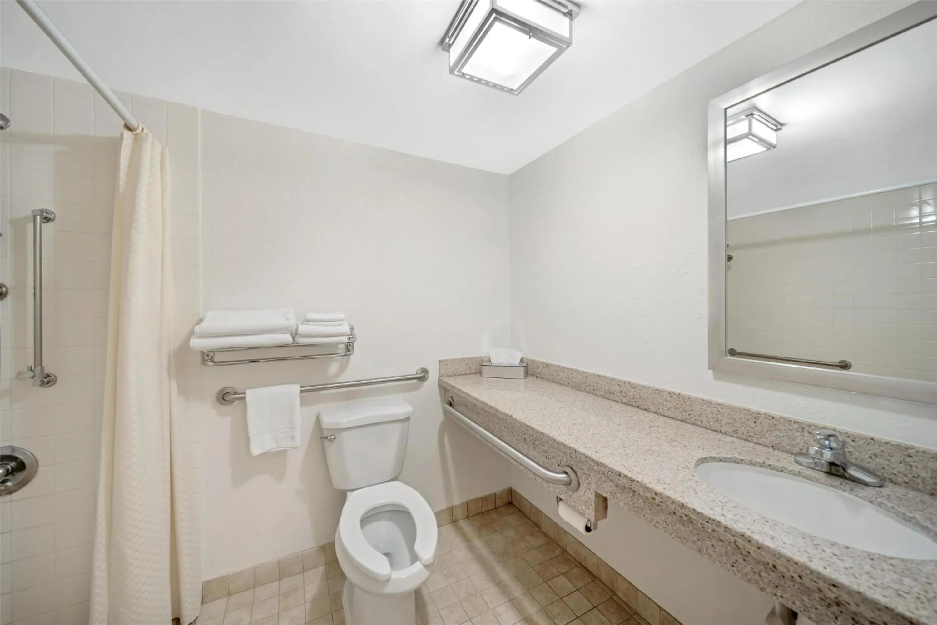 Bathroom in Best Western Antelope Inn & Suites