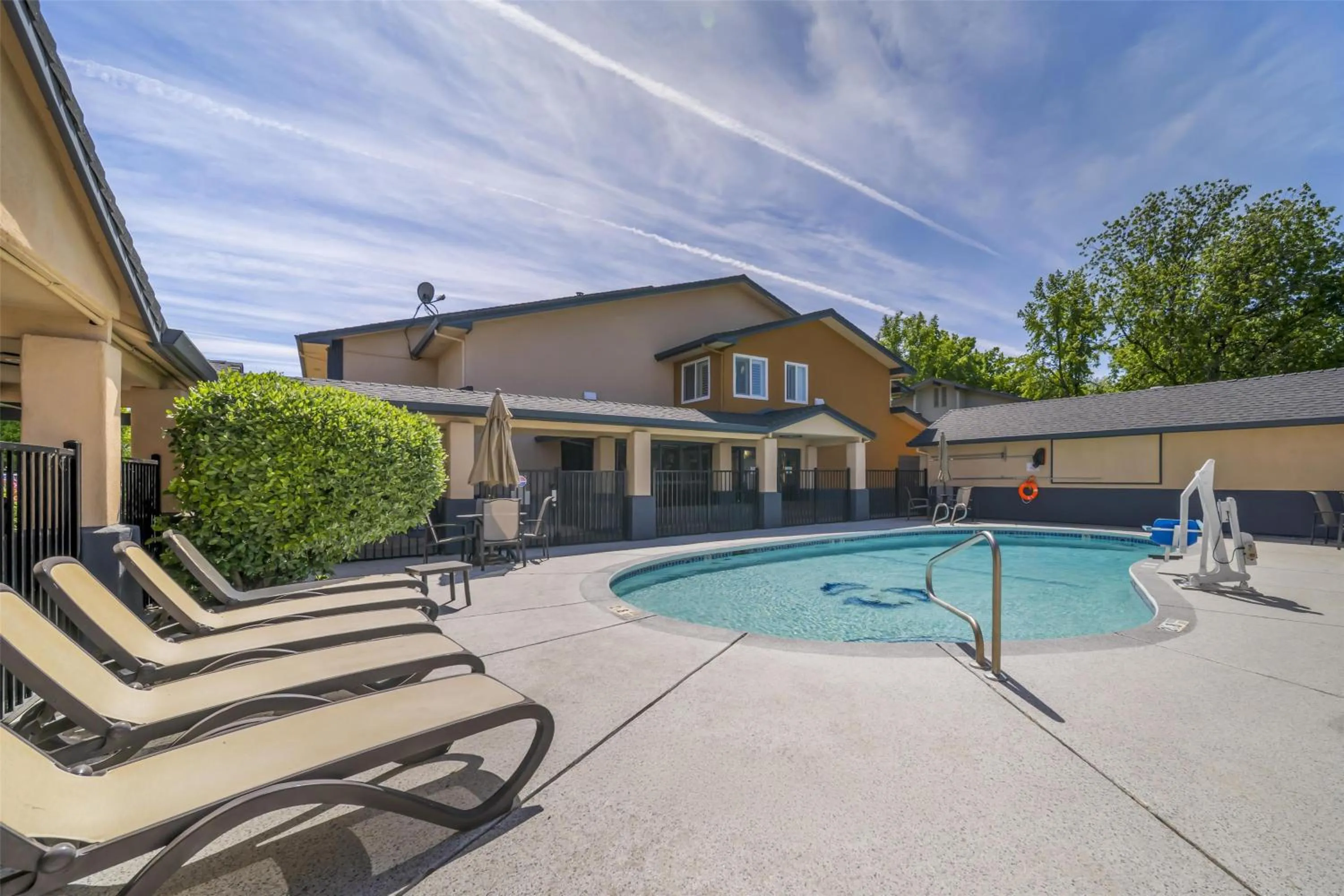 Pool view in Best Western Antelope Inn & Suites