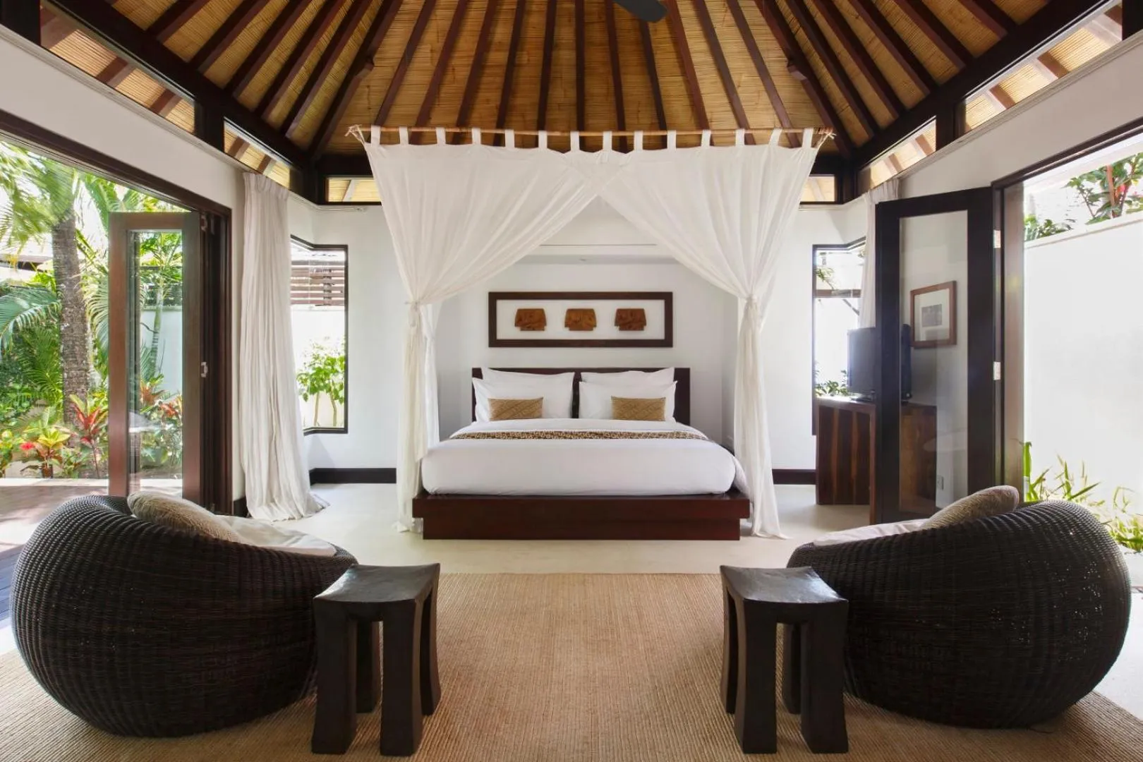 Bed in The Ungasan Clifftop Resort