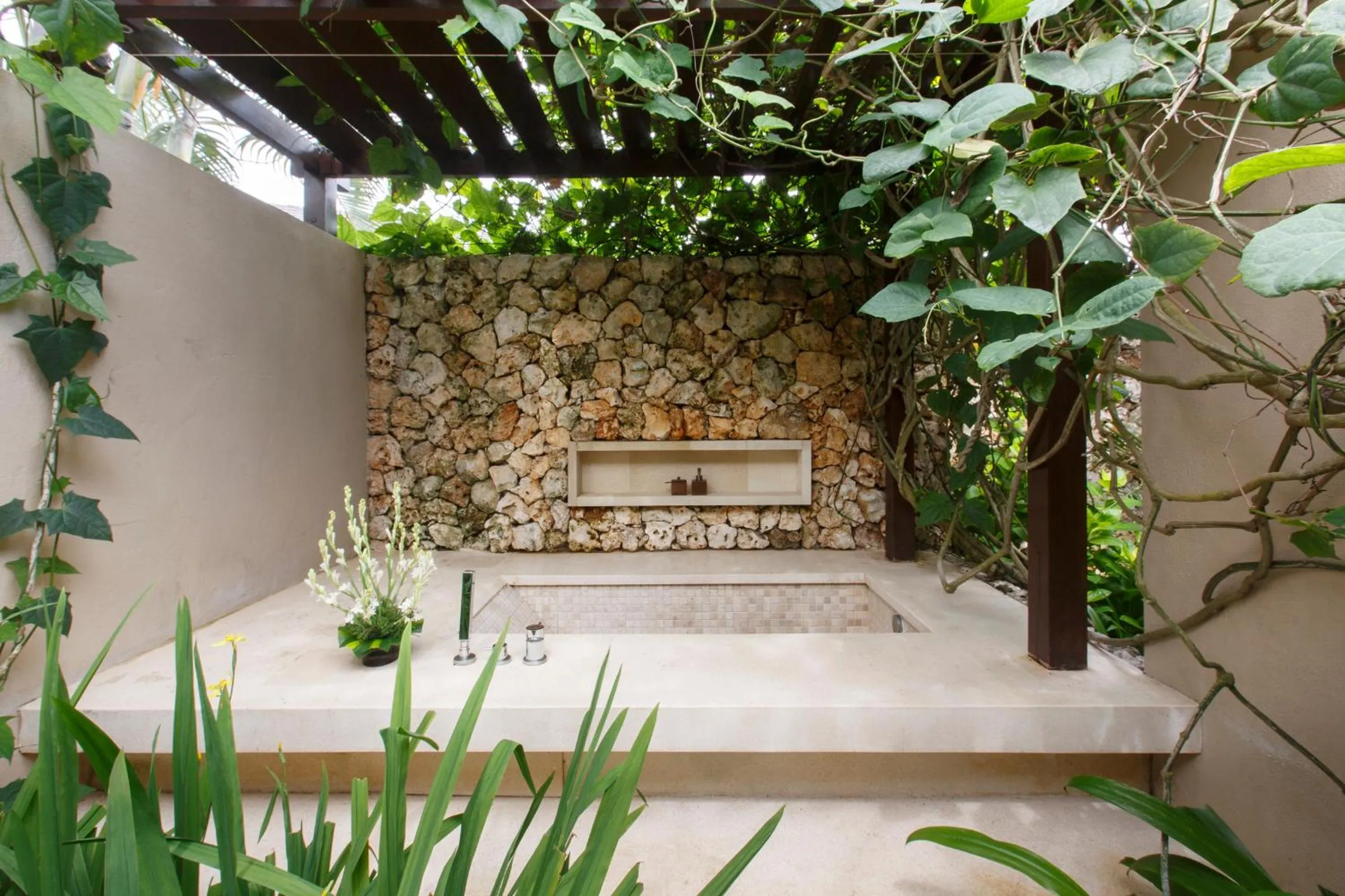 Open Air Bath in The Ungasan Clifftop Resort