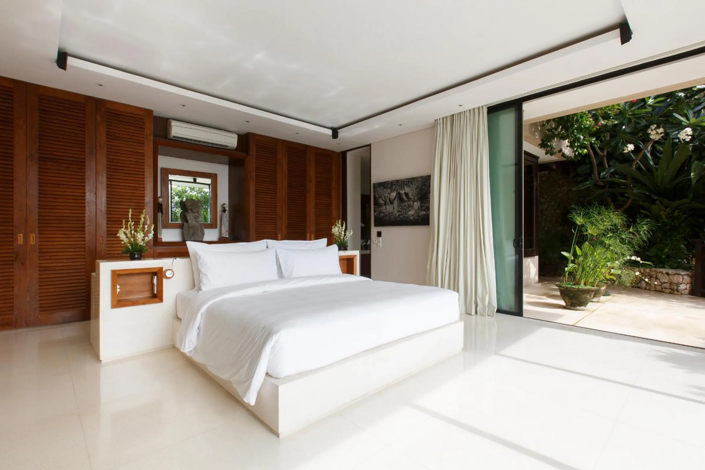 Bed in The Ungasan Clifftop Resort