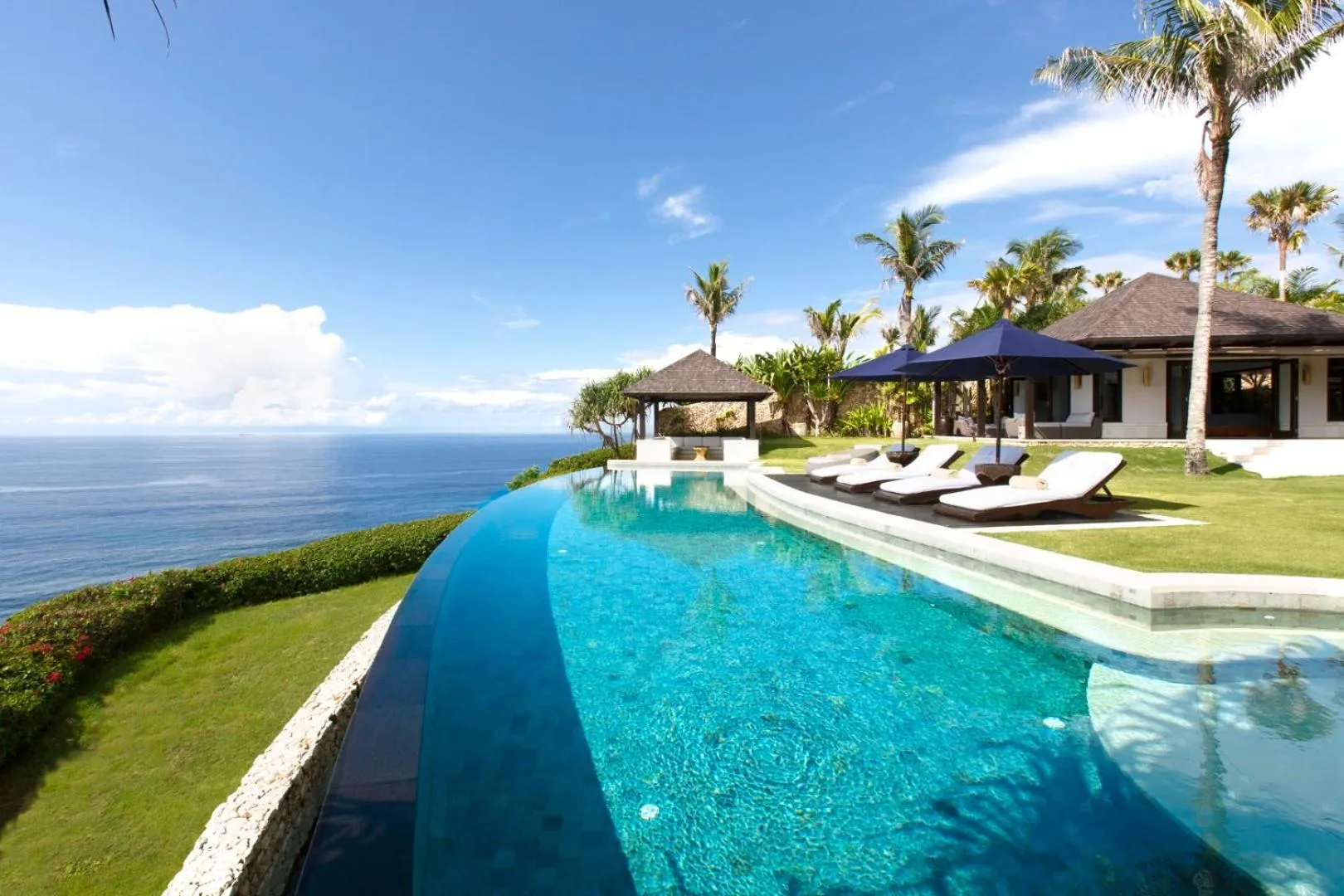 Pool view in The Ungasan Clifftop Resort