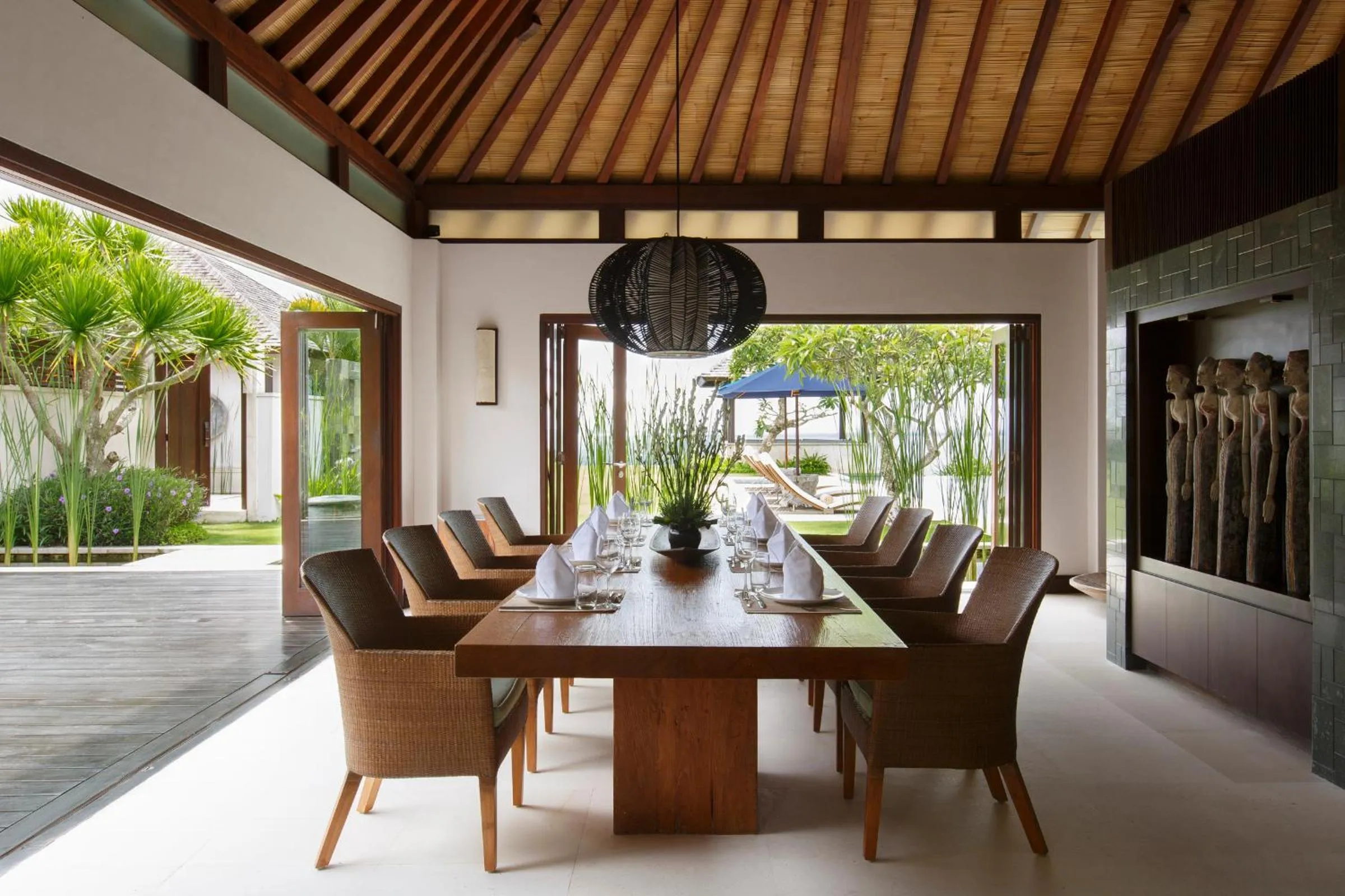 Dining area in The Ungasan Clifftop Resort
