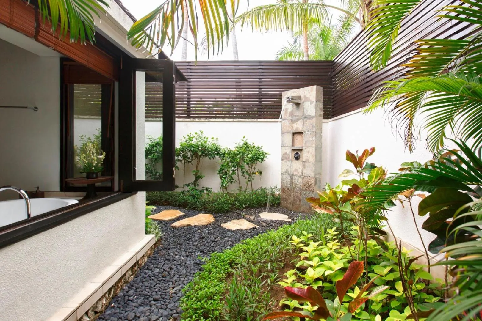 Garden in The Ungasan Clifftop Resort