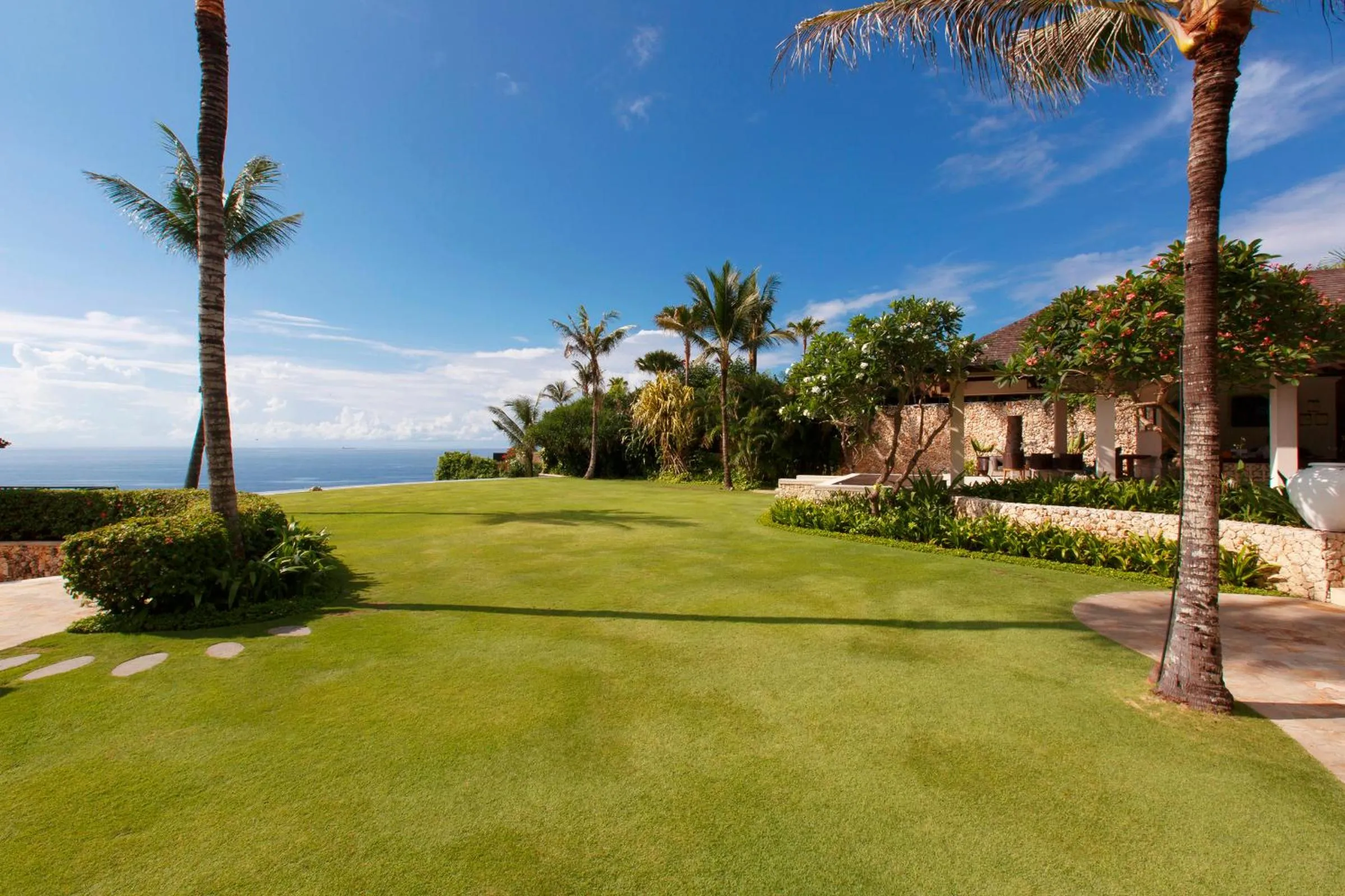 Garden in The Ungasan Clifftop Resort