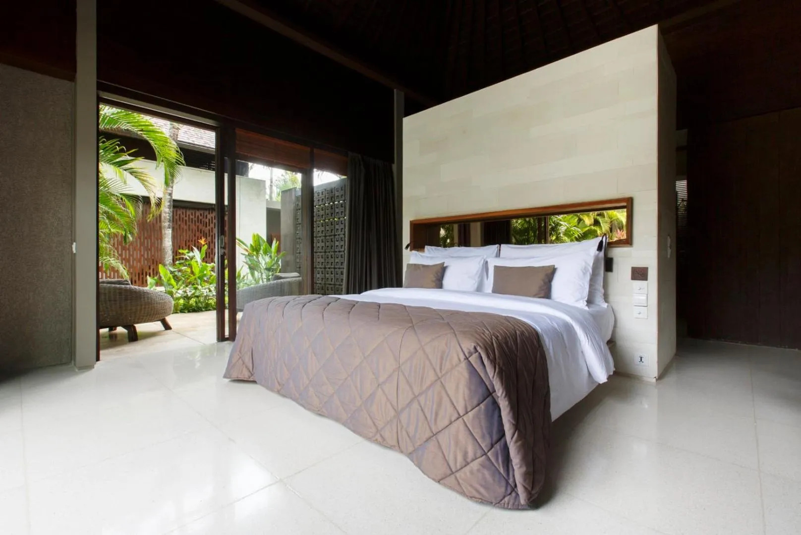 Bed in The Ungasan Clifftop Resort