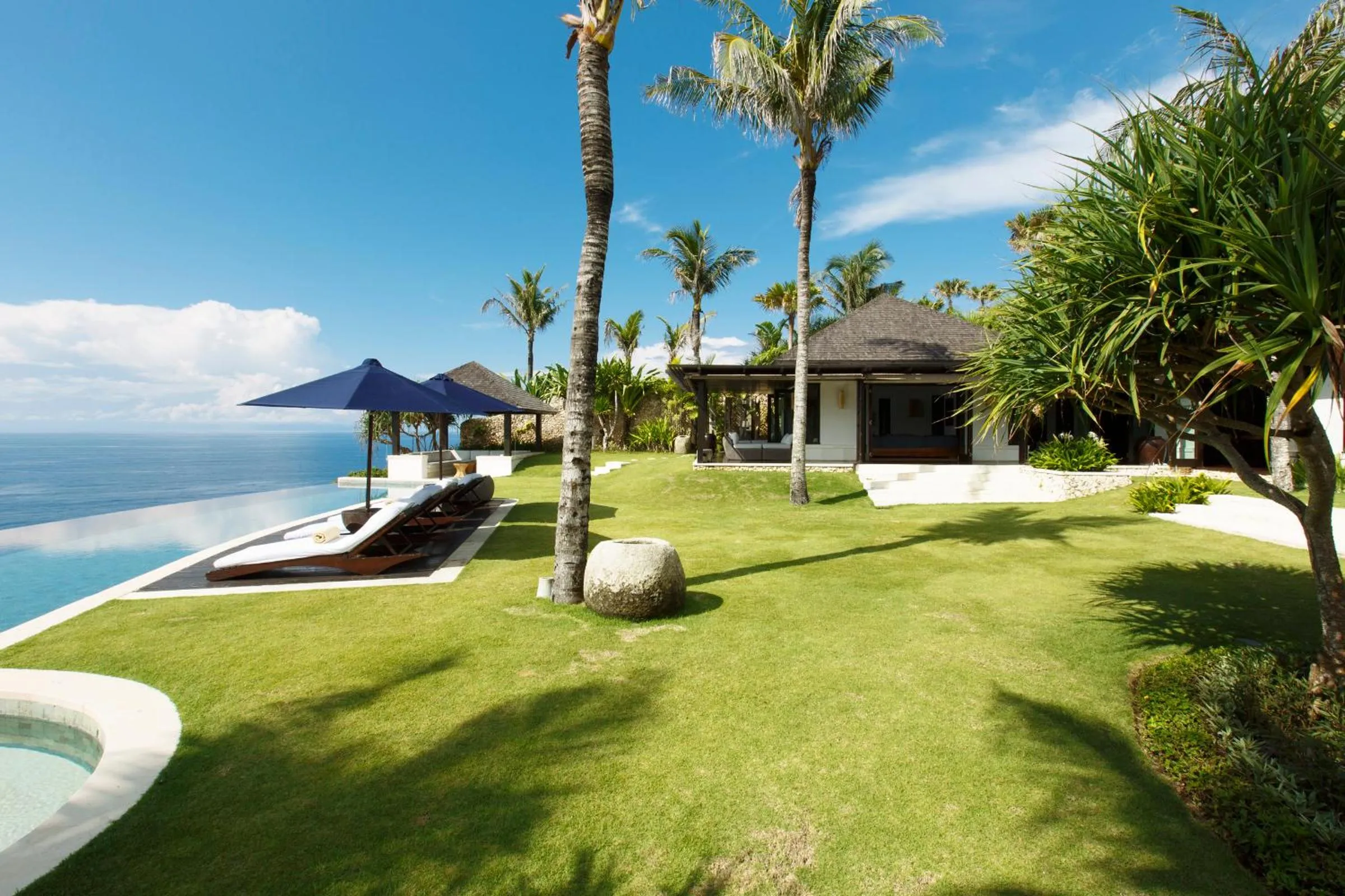 Day in The Ungasan Clifftop Resort