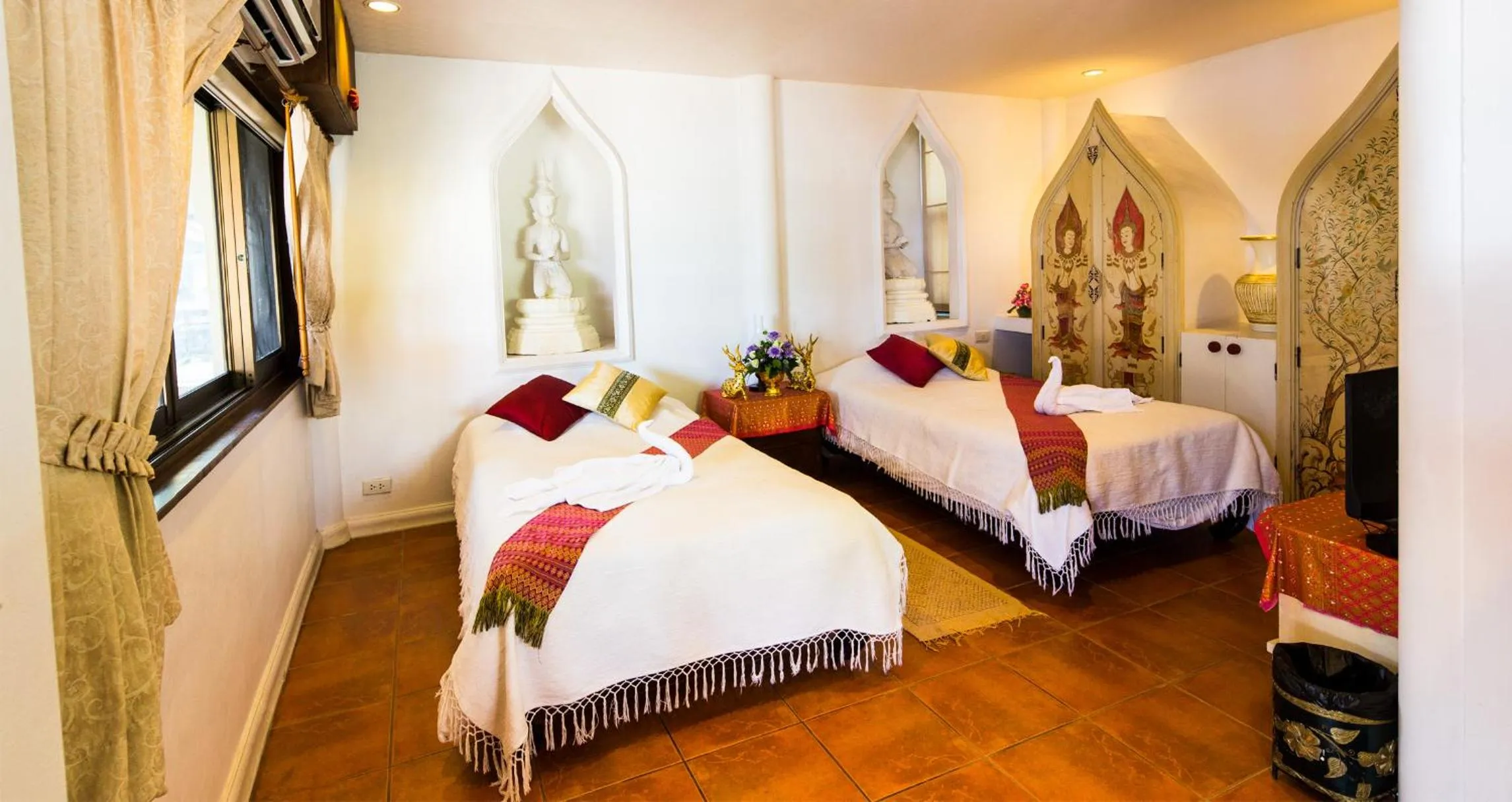 Bed in Ayutthaya Garden River Home