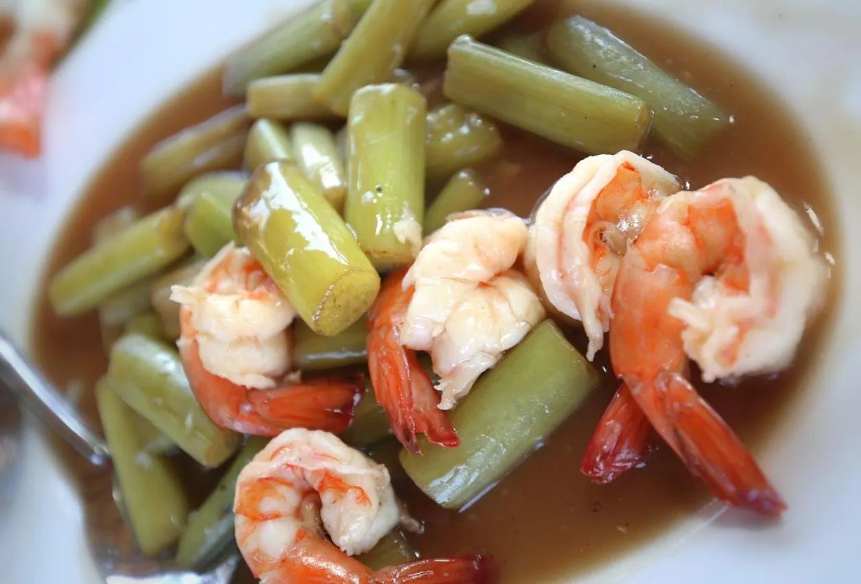 Food and drinks in Ayutthaya Garden River Home