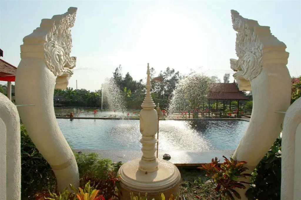 Swimming pool in Ayutthaya Garden River Home