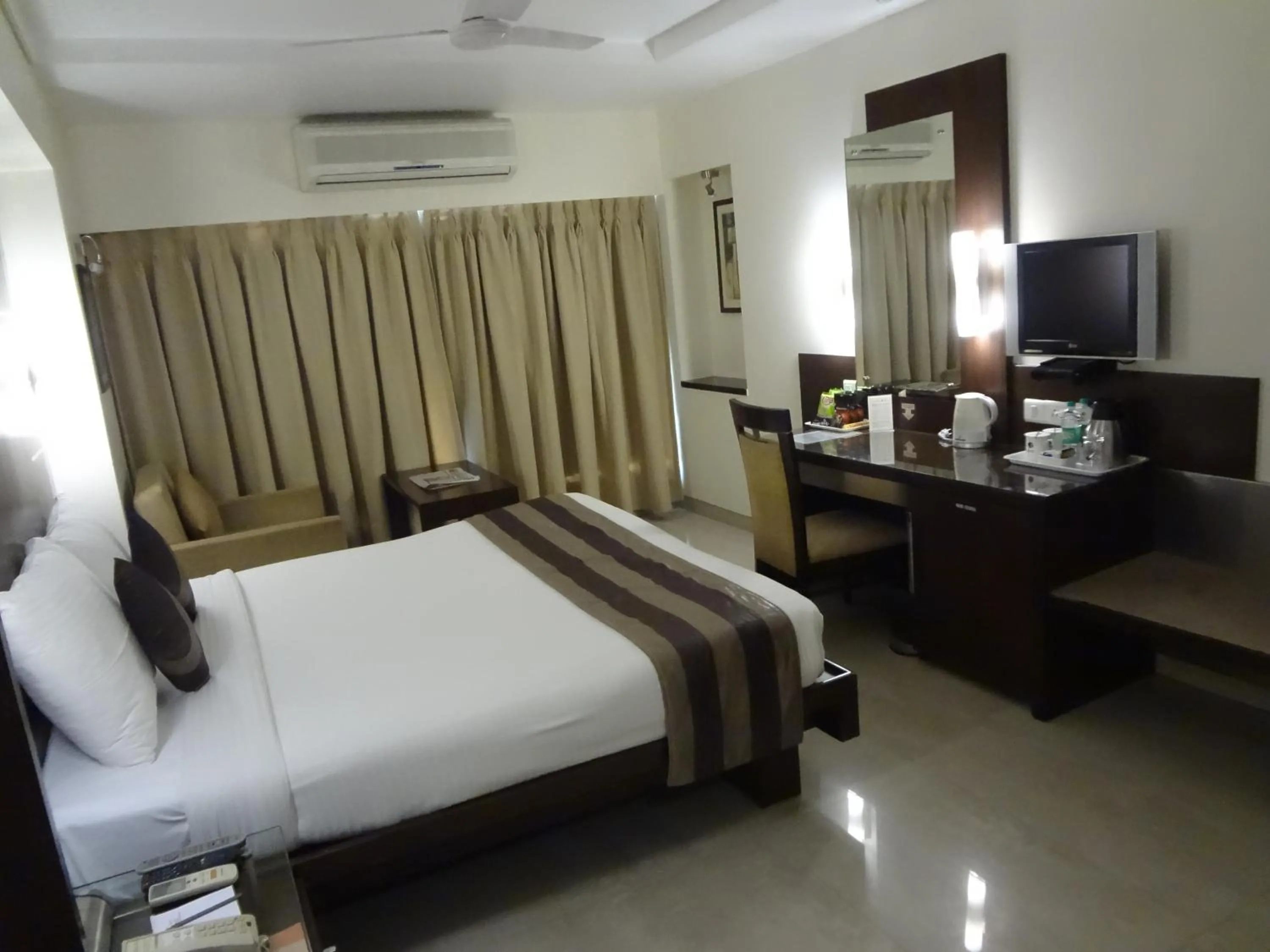Photo of the whole room, Bed in Hotel Suba Galaxy Mumbai