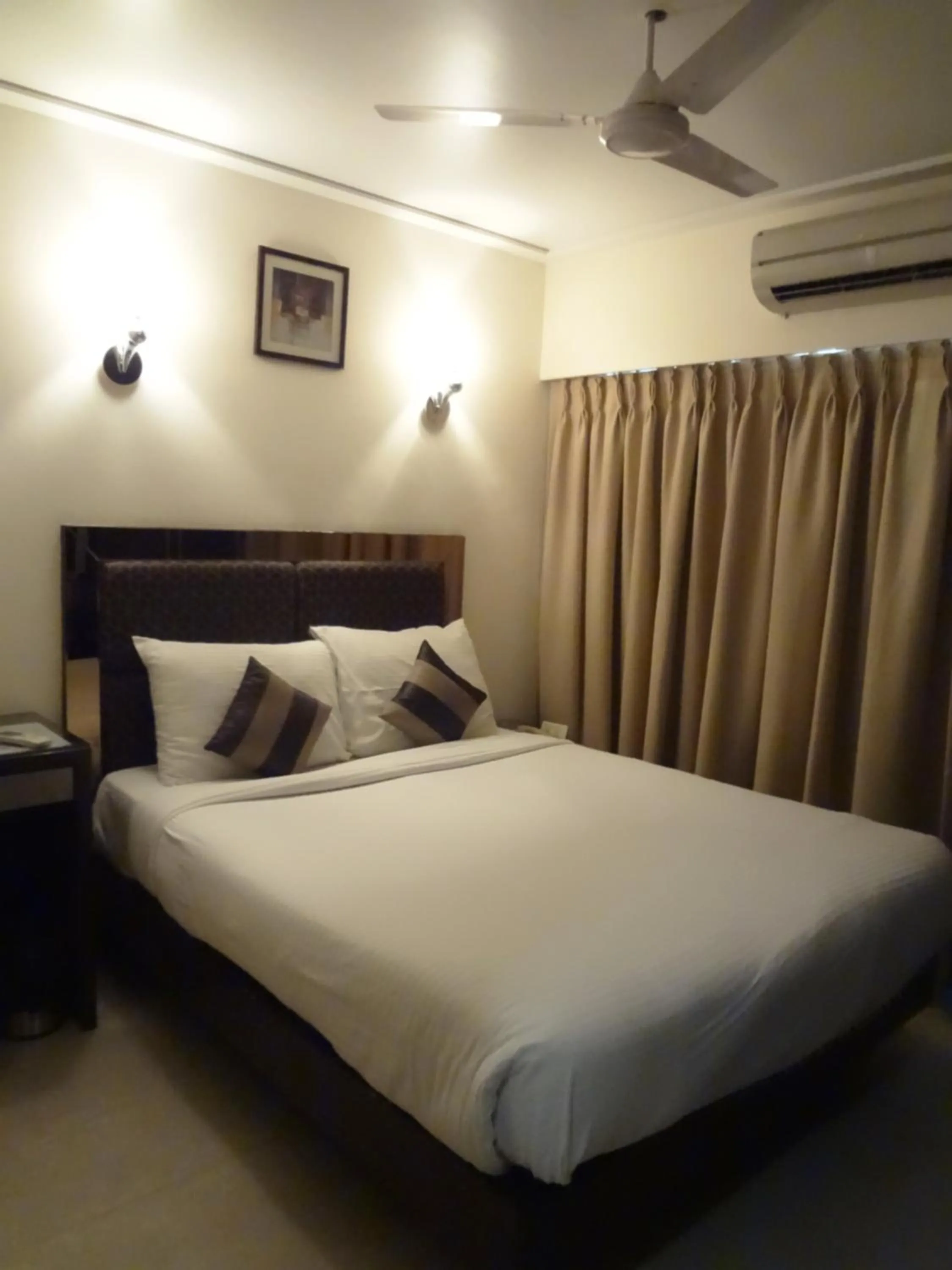 Photo of the whole room, Bed in Hotel Suba Galaxy Mumbai