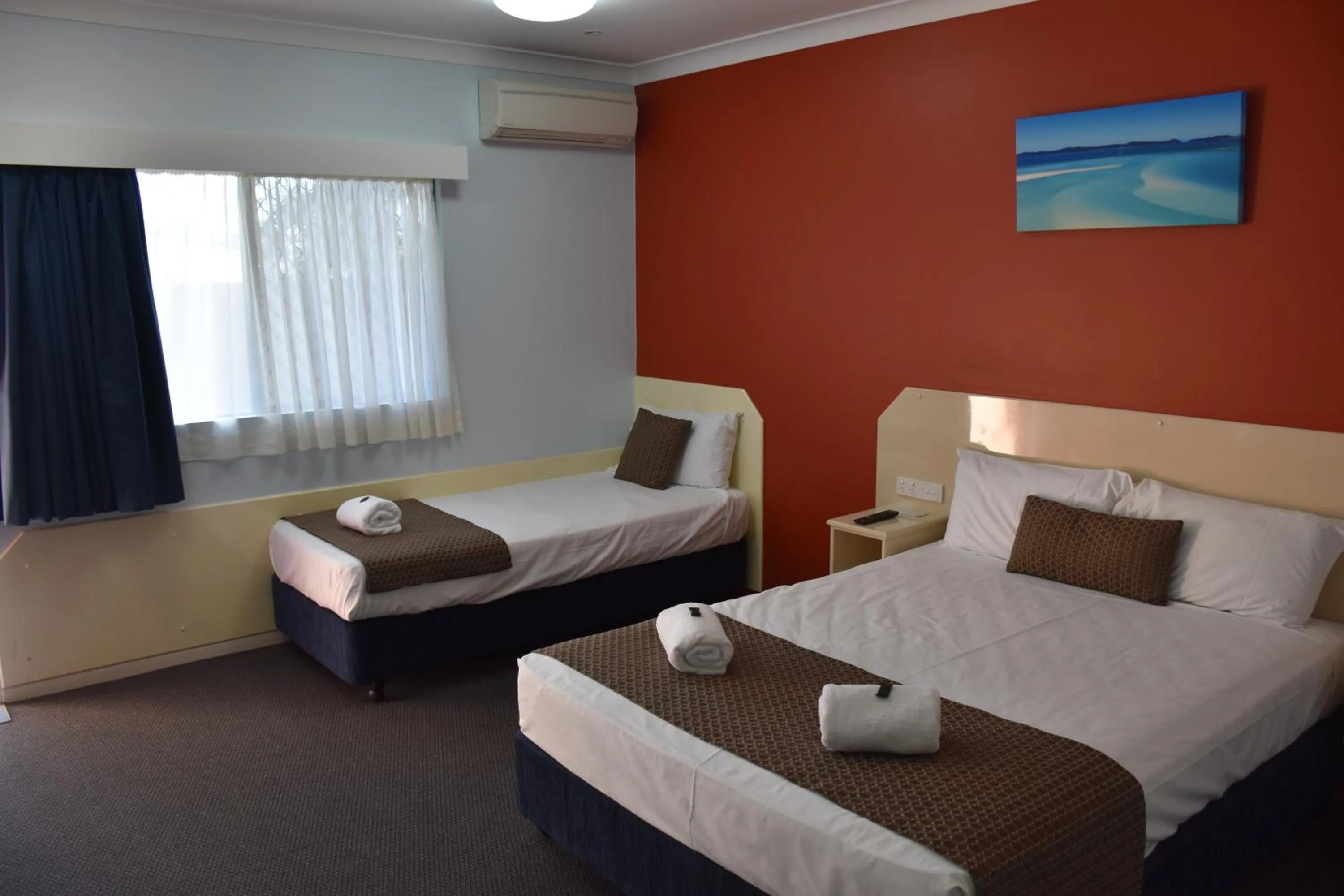 Bed in Bluewater Harbour Motel