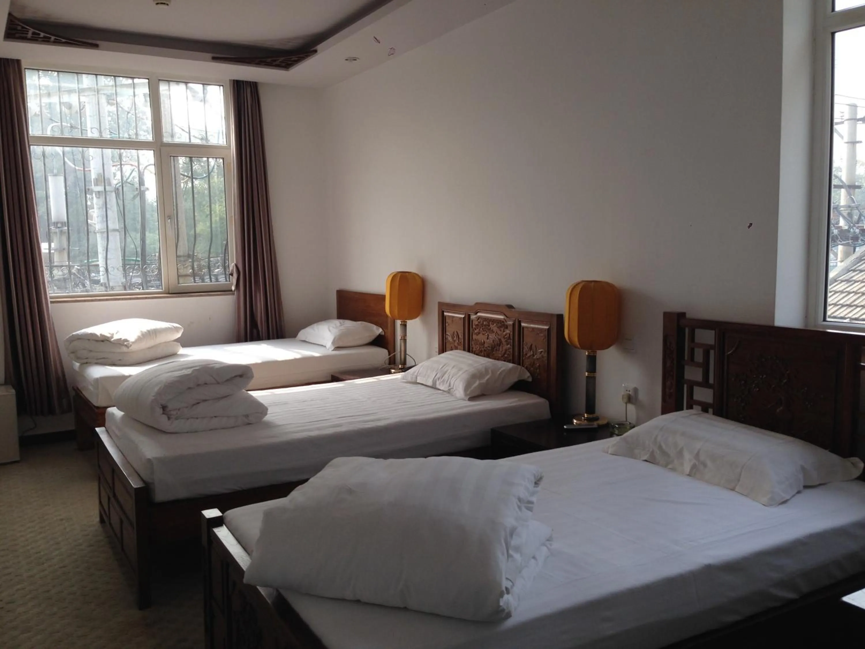 Bed in Ming Courtyard