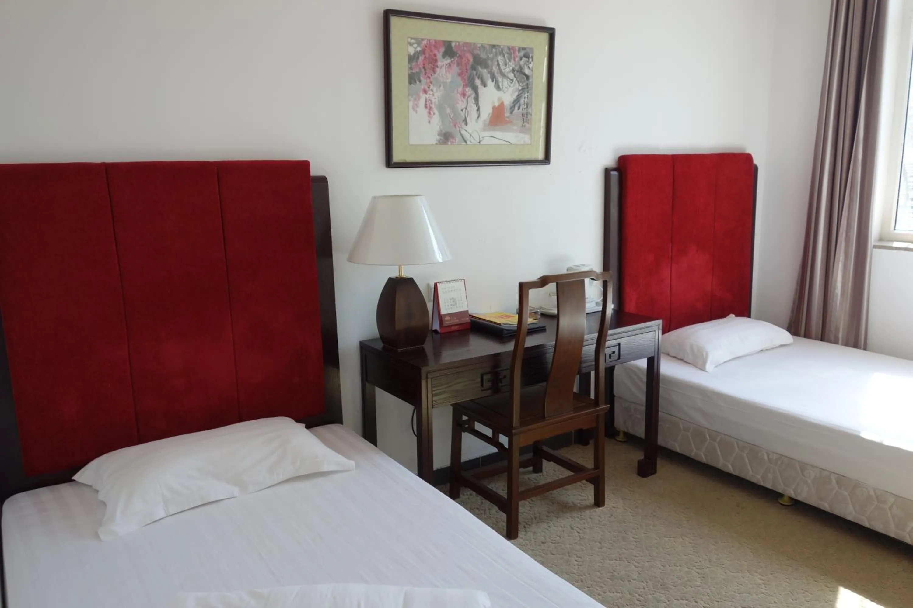 Bed in Ming Courtyard