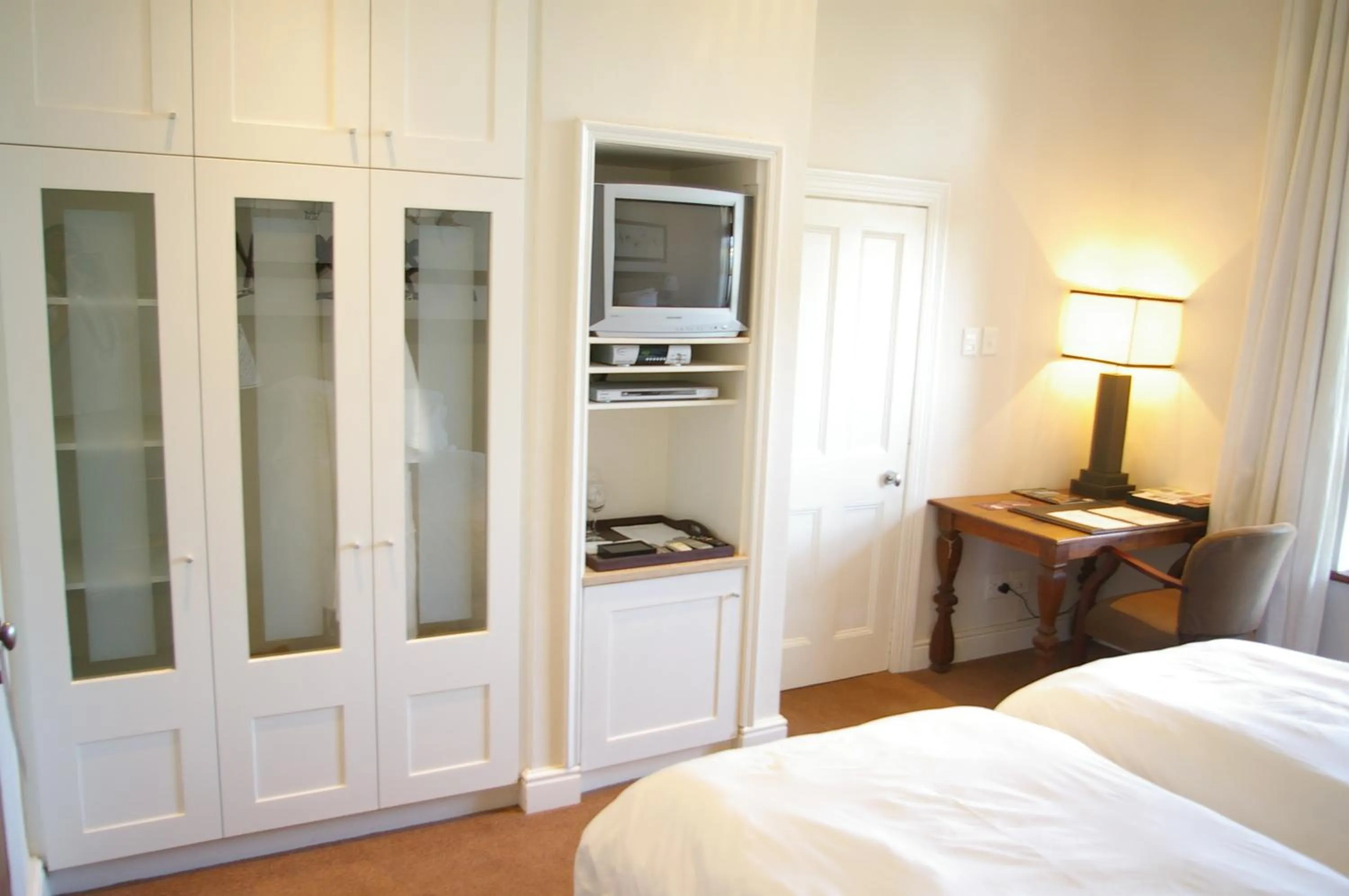 Bedroom, Bed in The Royal Hotel