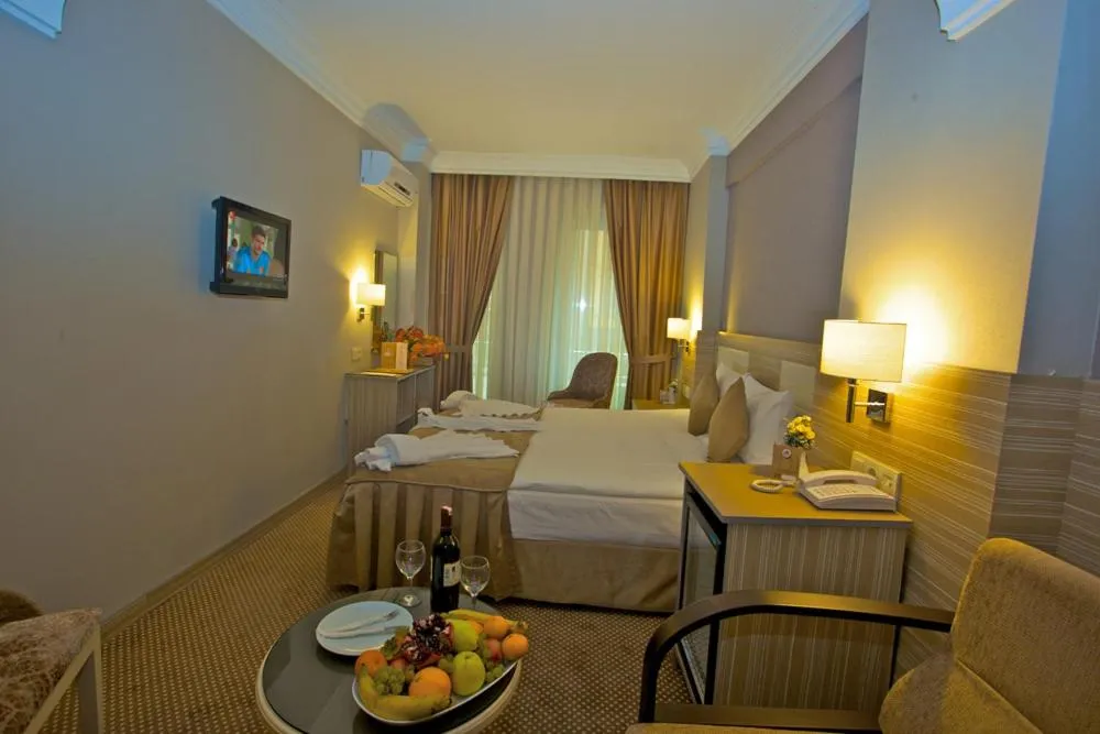 Photo of the whole room in Laleli Emin Old City Hotel