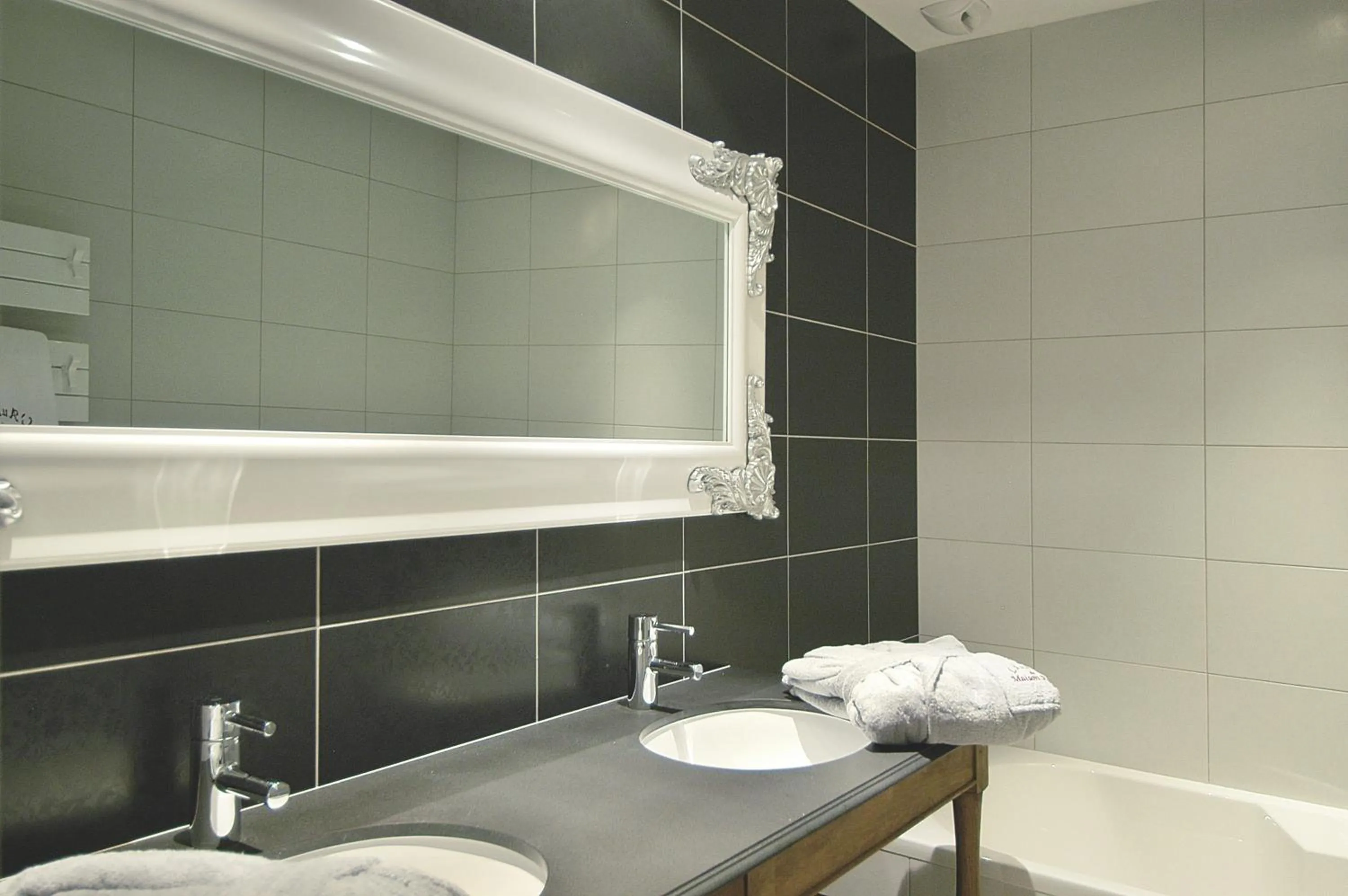 Bathroom in Auberge De Maison Rouge