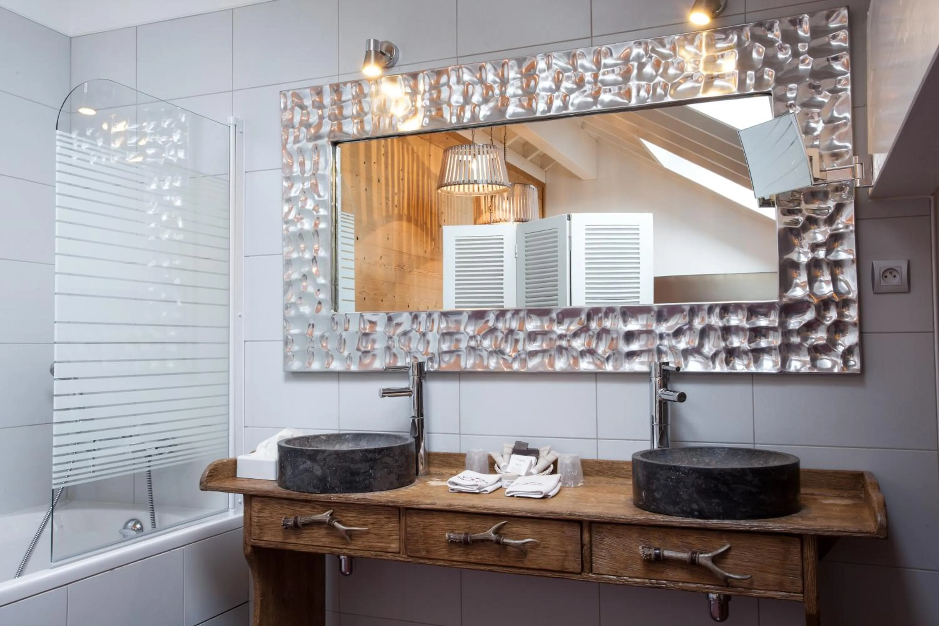 Bathroom in Auberge De Maison Rouge