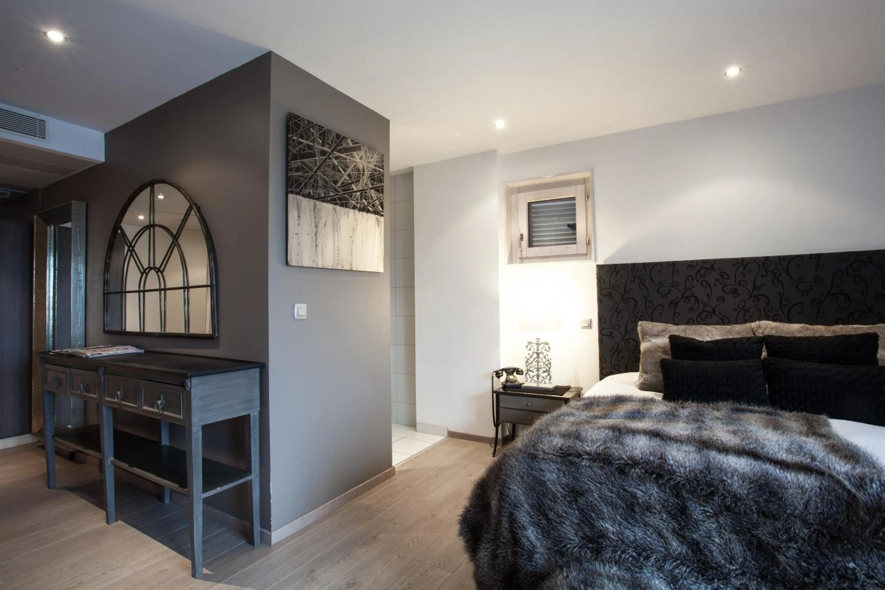 Photo of the whole room, Bed in Auberge De Maison Rouge