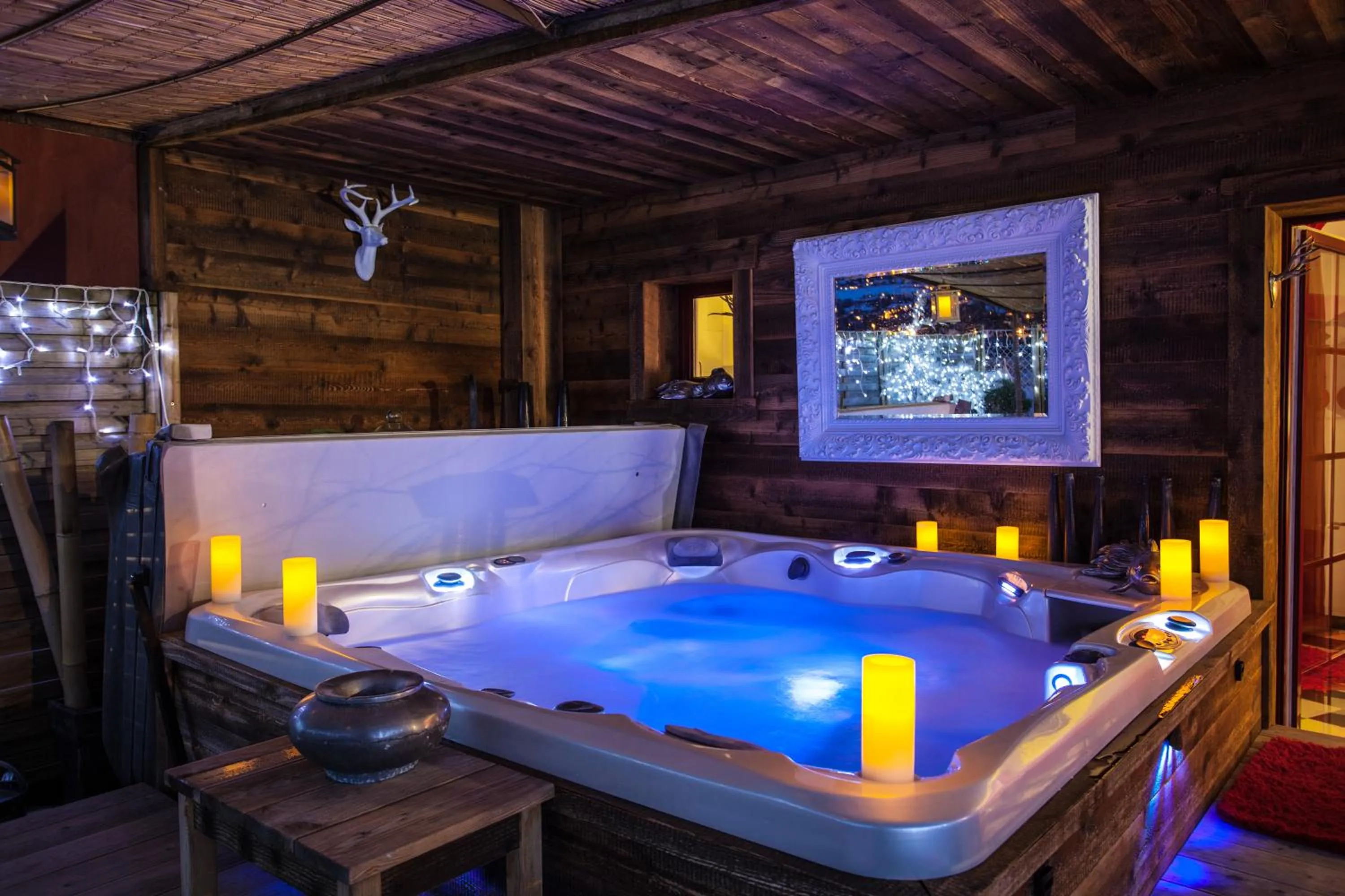 Hot Tub in Auberge De Maison Rouge