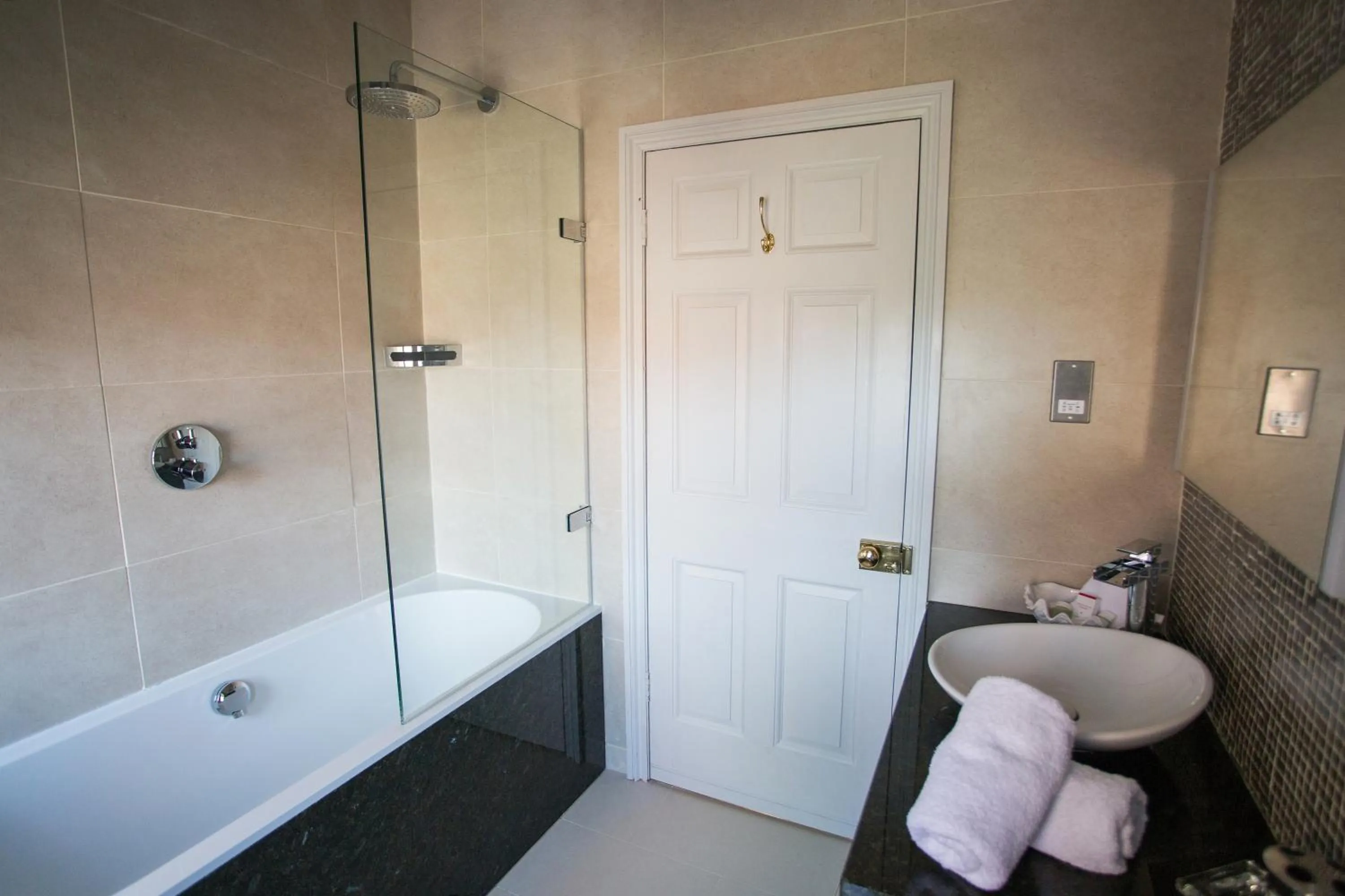 Shower in Grays Court Hotel