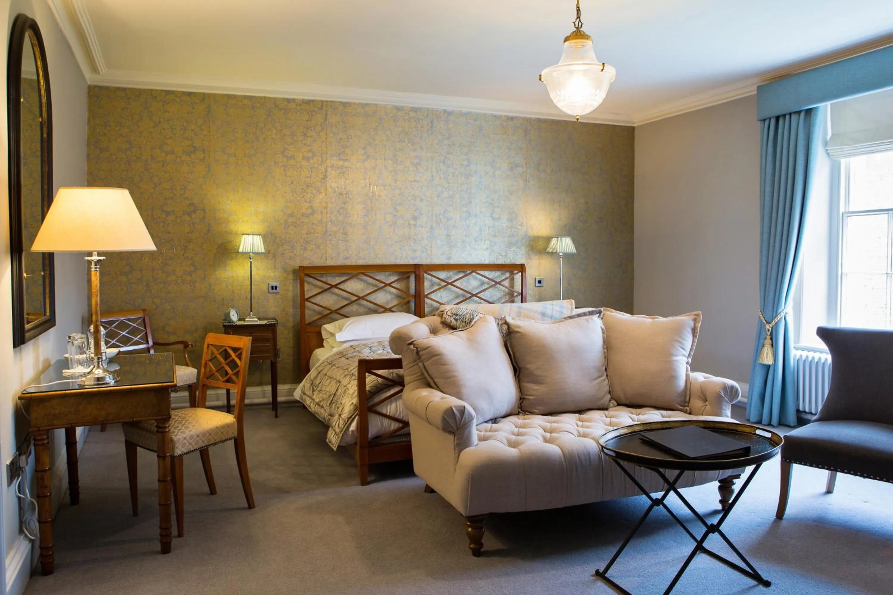 Coffee/tea facilities in Grays Court Hotel