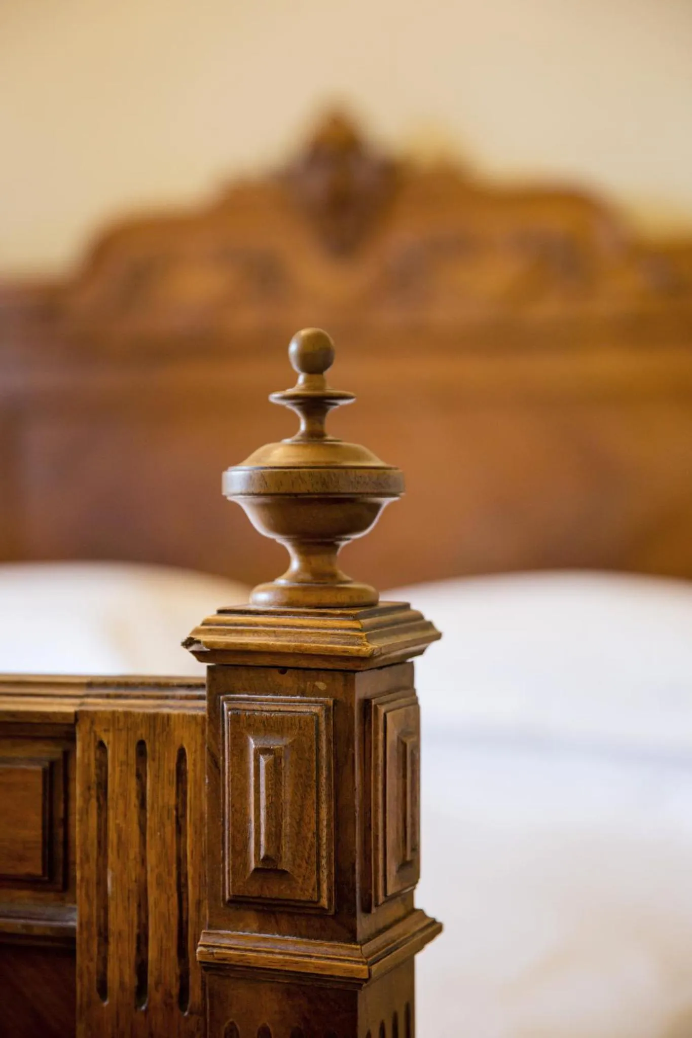 Bed in Grays Court Hotel