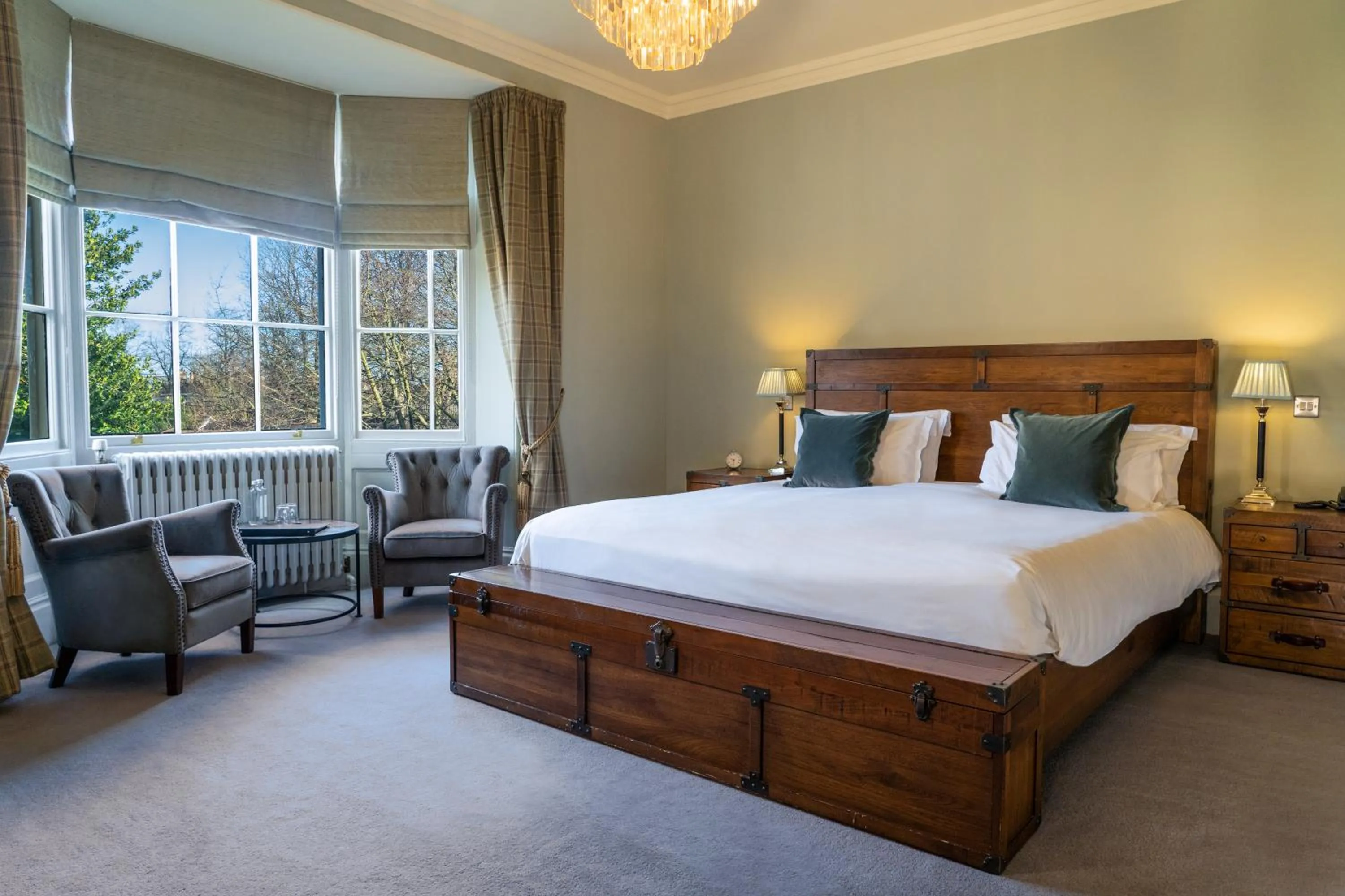 Bed in Grays Court Hotel