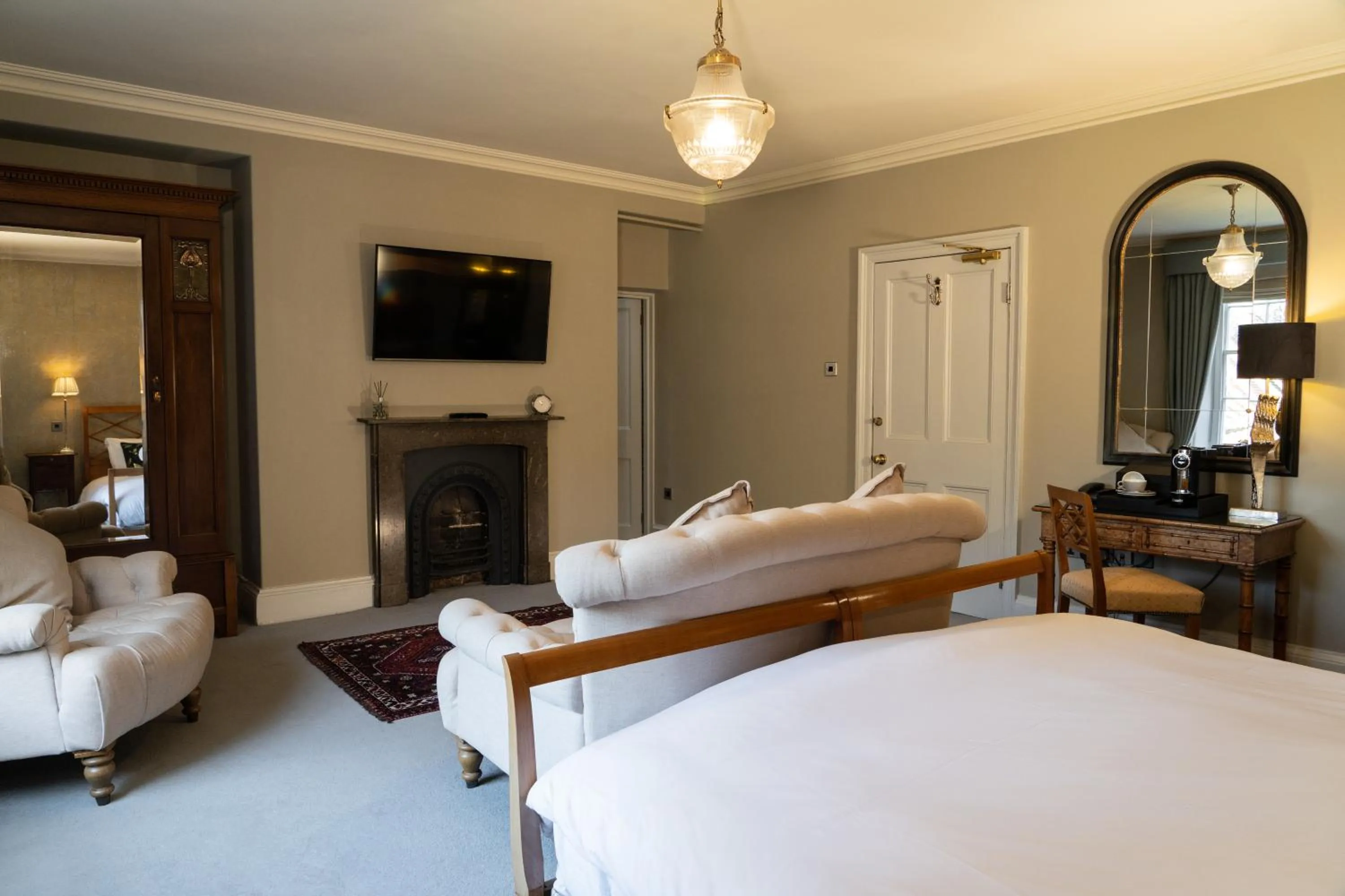 Bed in Grays Court Hotel