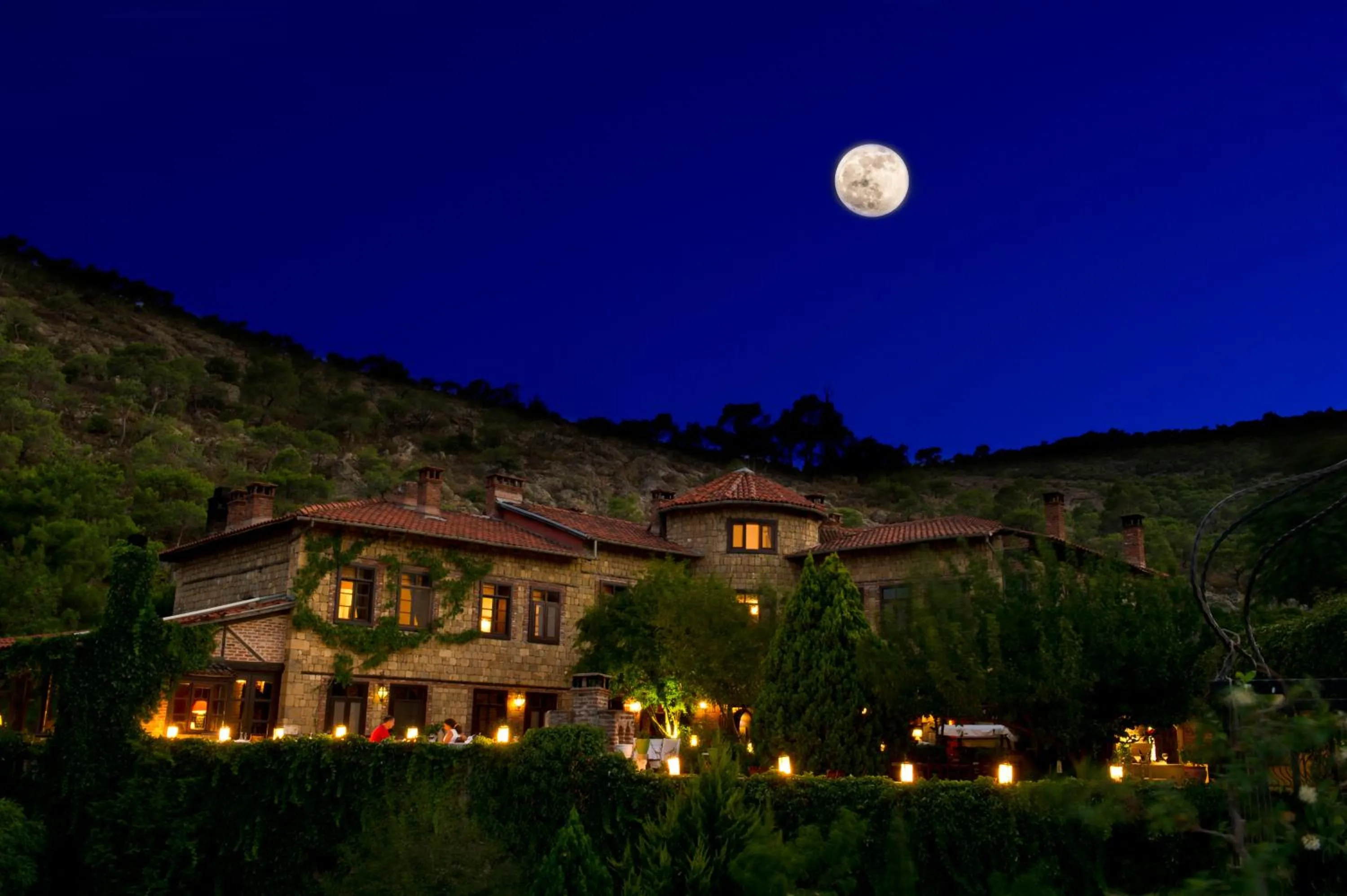 Property building in Manici Kasri