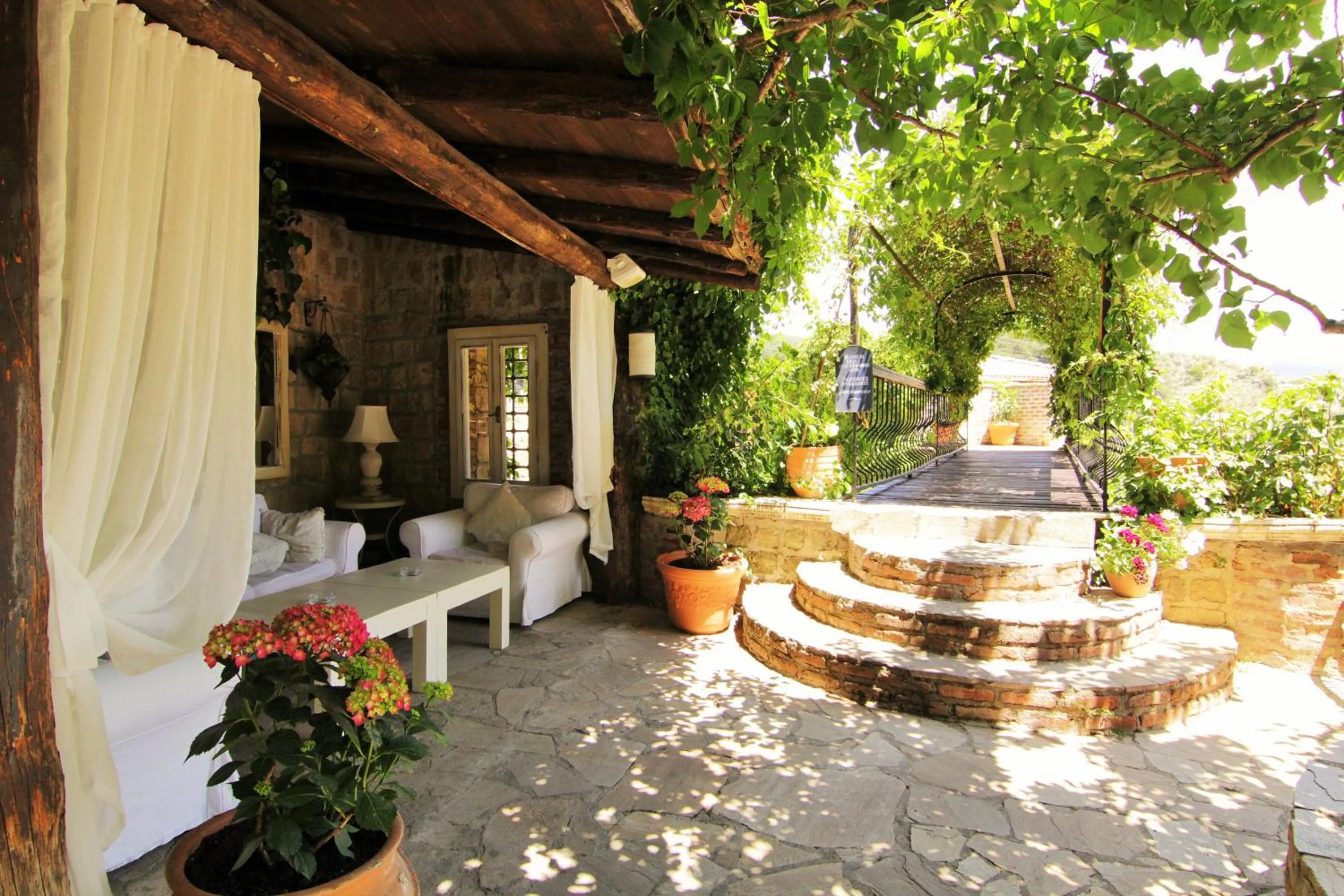 Patio in Manici Kasri