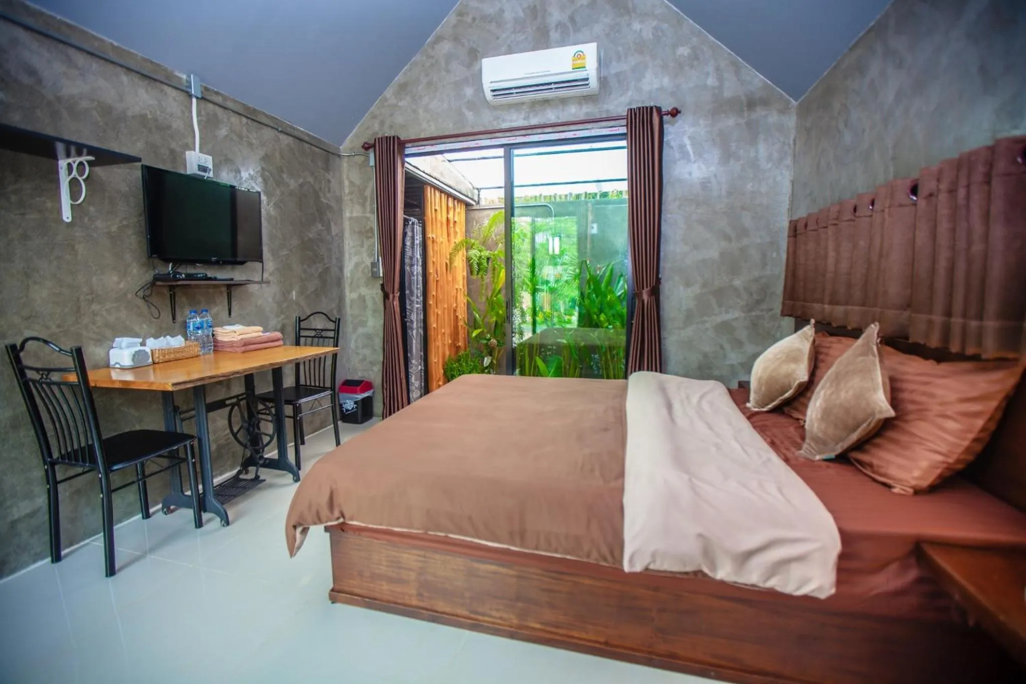 Bed in BR2 House Resort