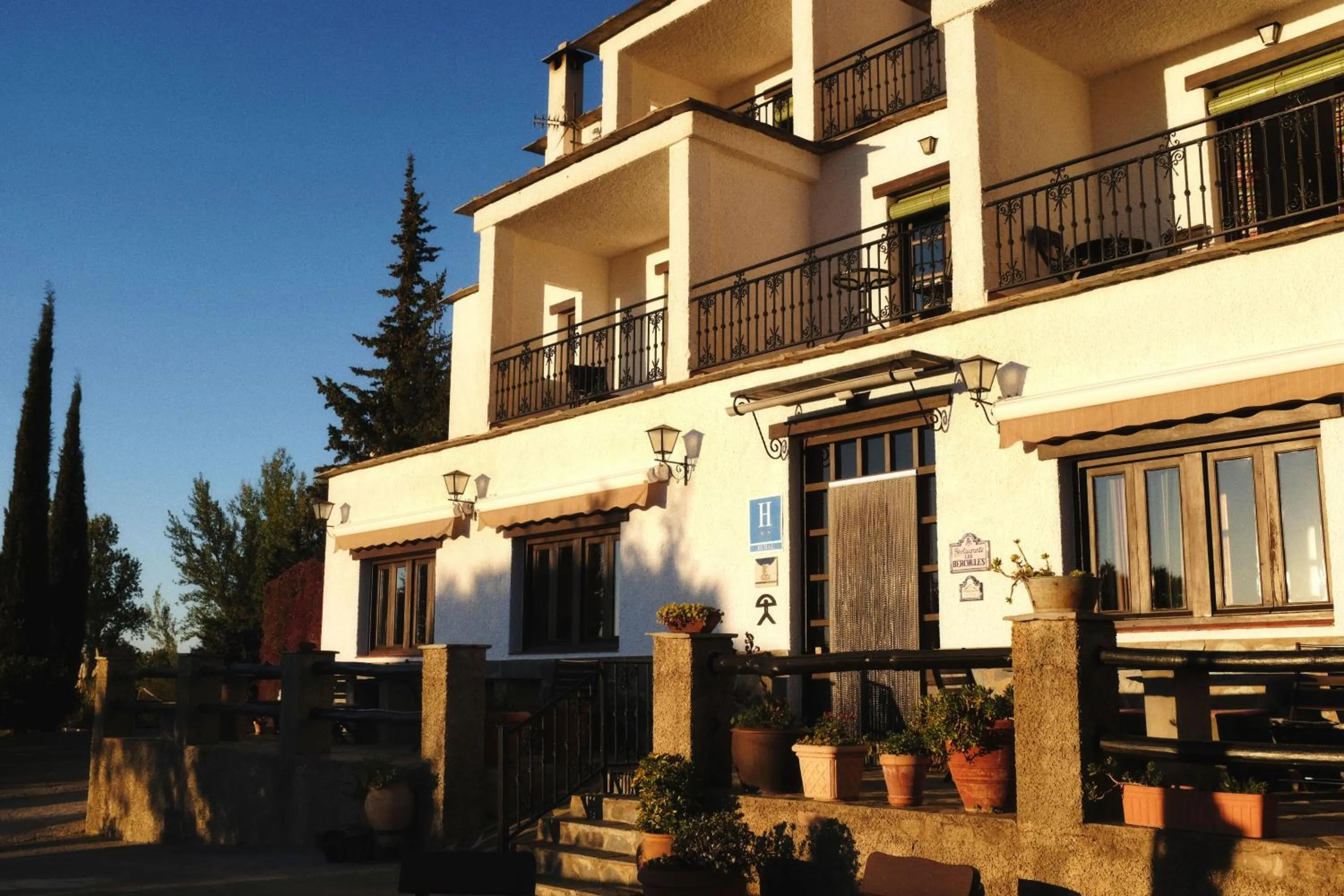 Property building in Hotel los Bérchules